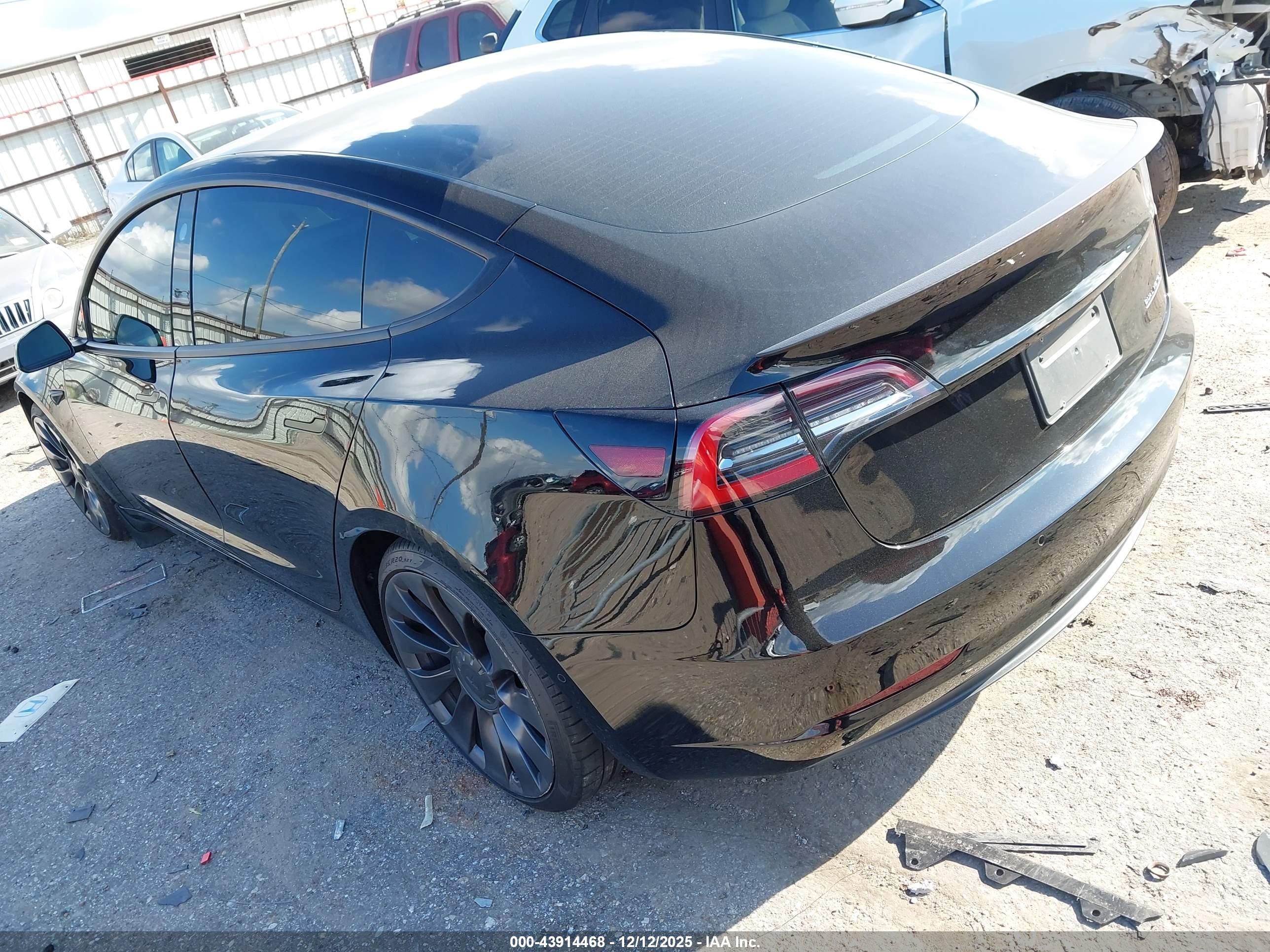 TESLA MODEL image 3