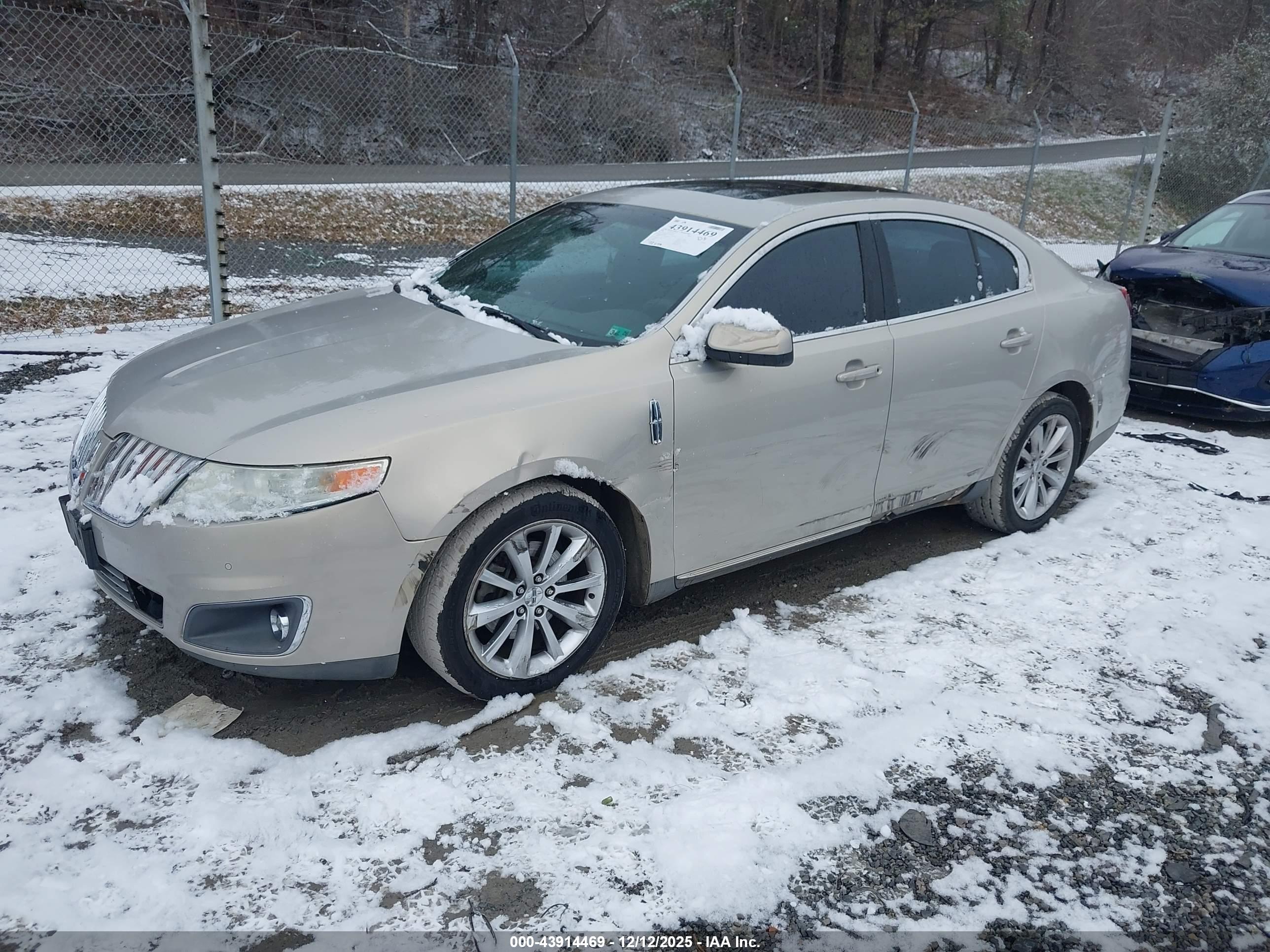 LINCOLN MKS image 2