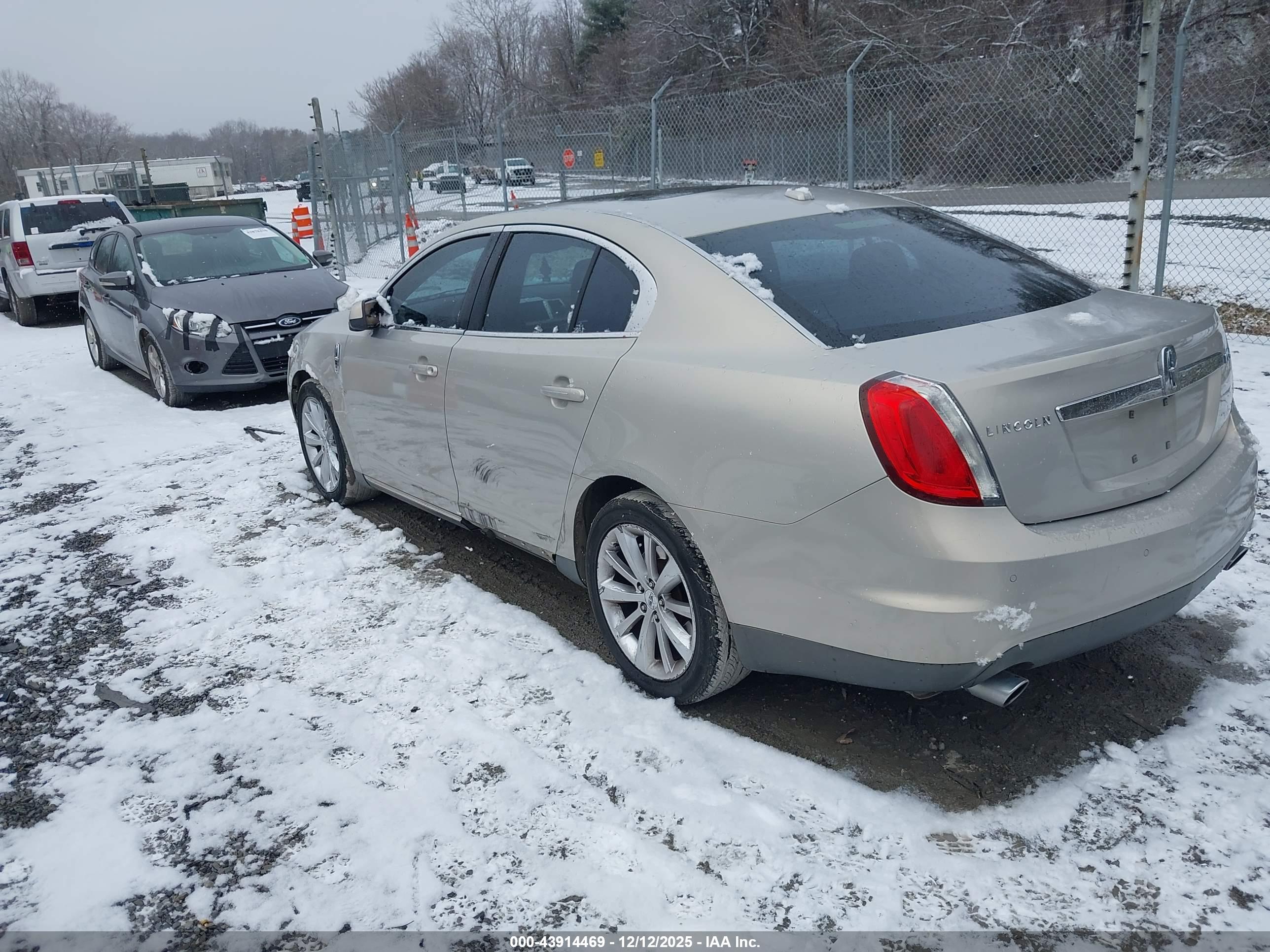 LINCOLN MKS image 3