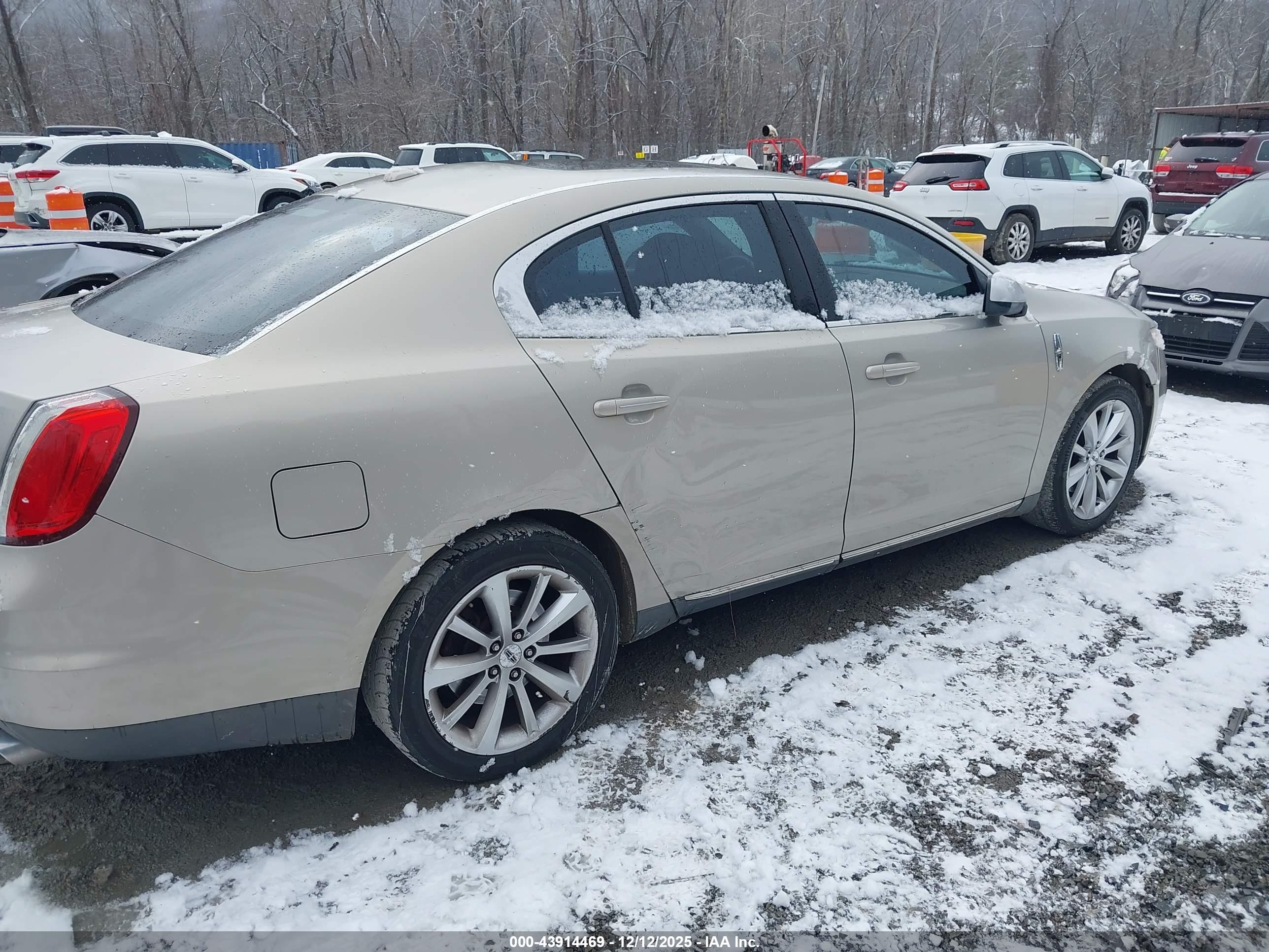 LINCOLN MKS image 4