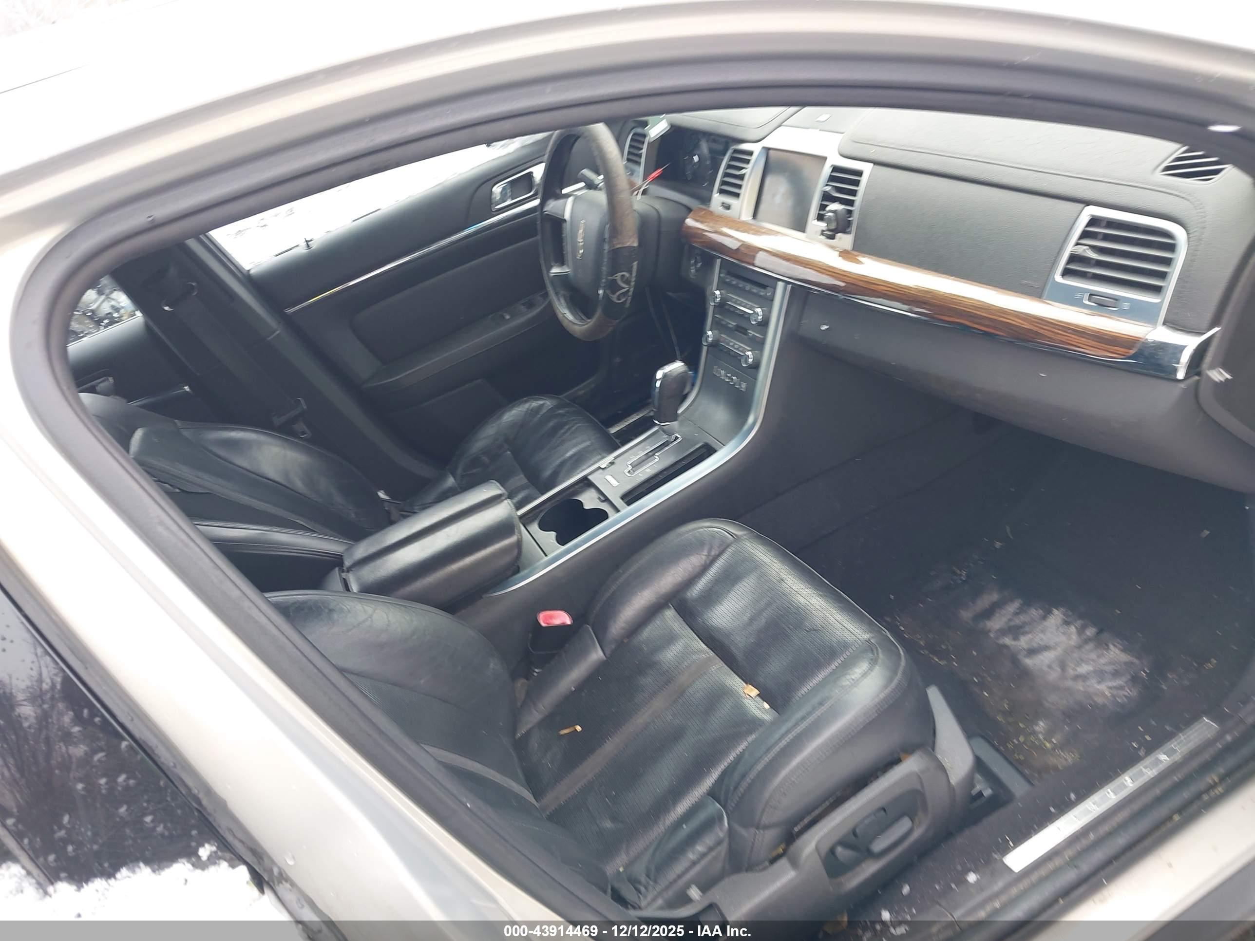 LINCOLN MKS image 5