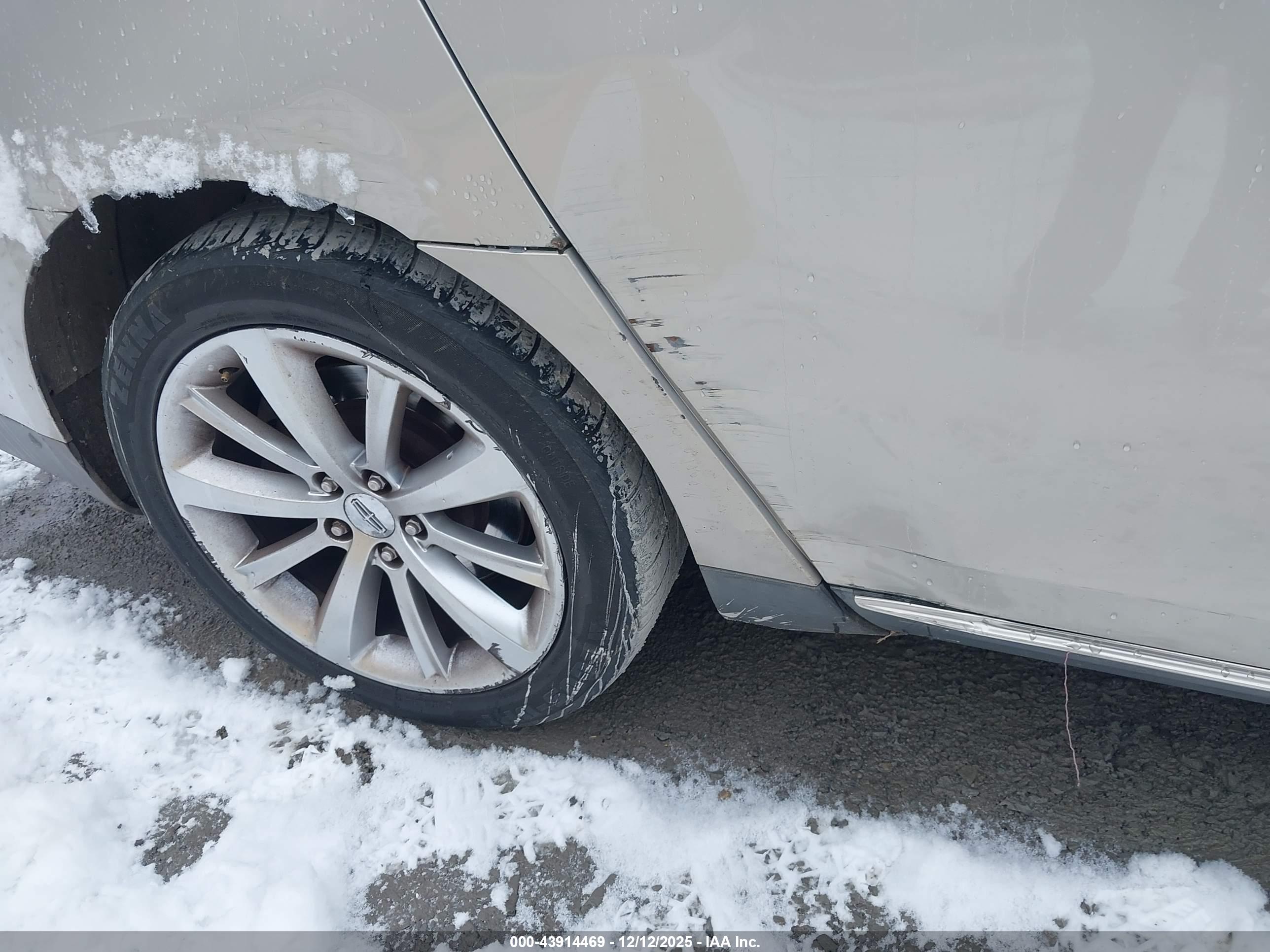 LINCOLN MKS image 6