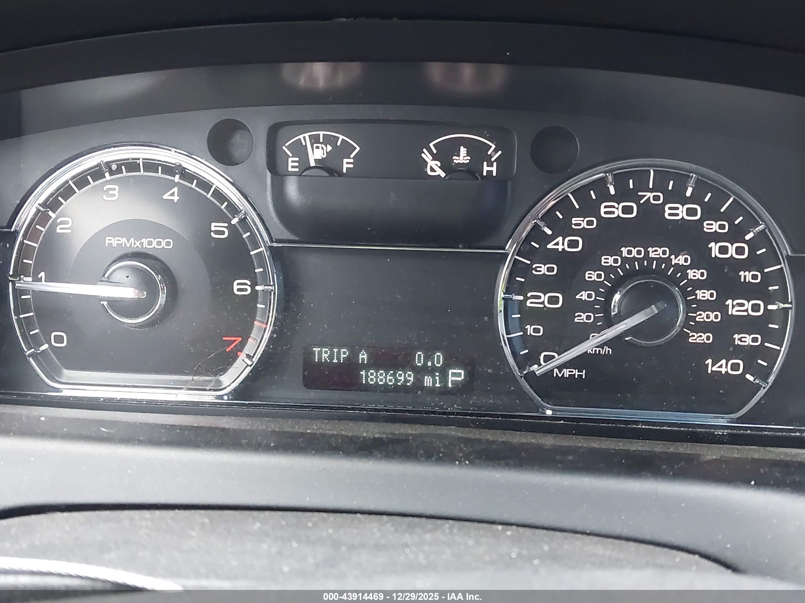 LINCOLN MKS image 7
