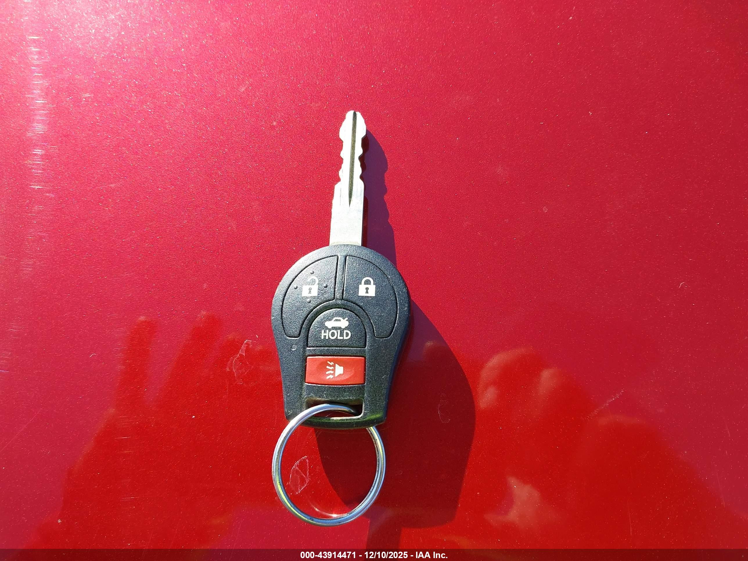 NISSAN VERSA image 11