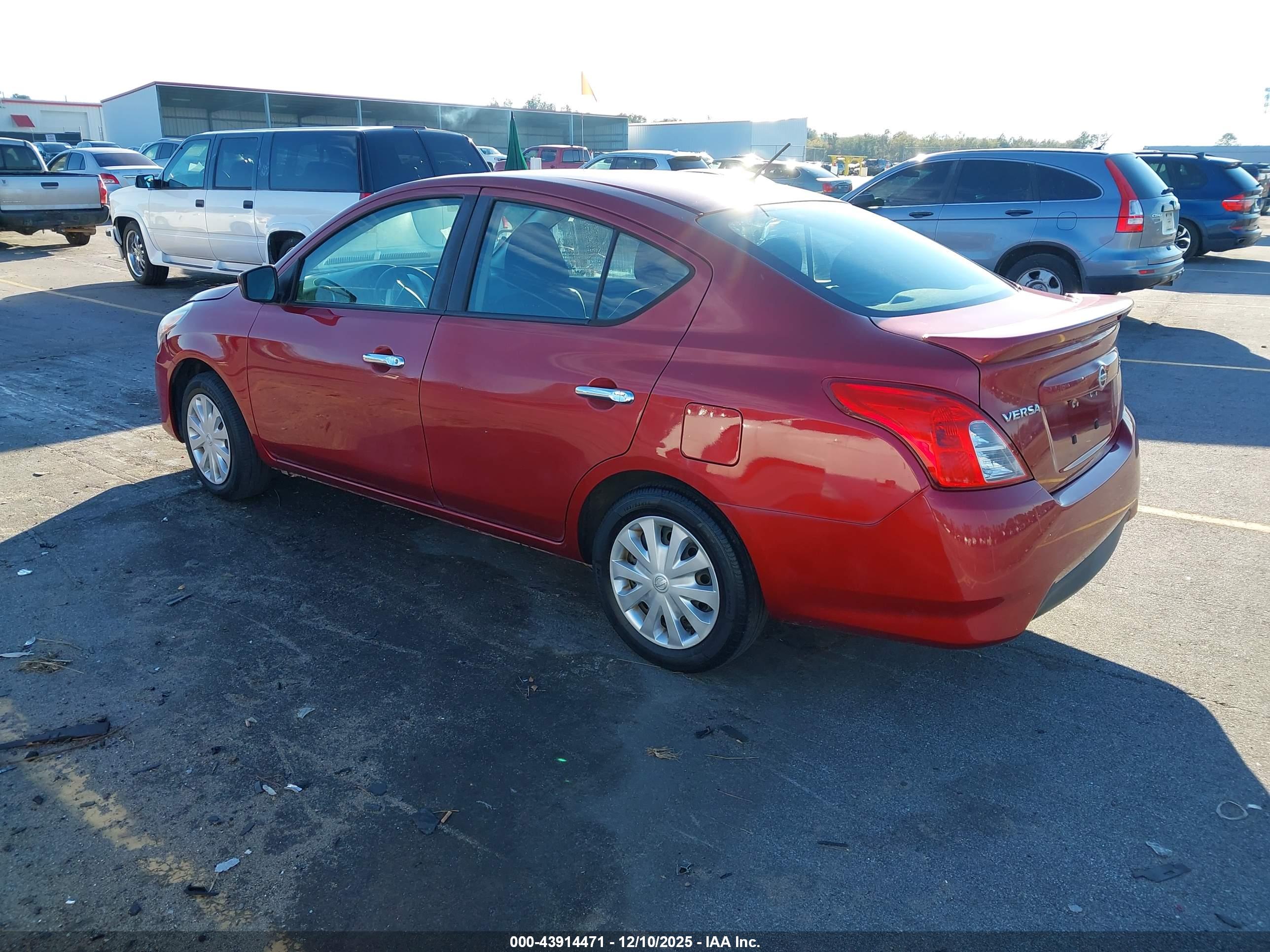 NISSAN VERSA image 3