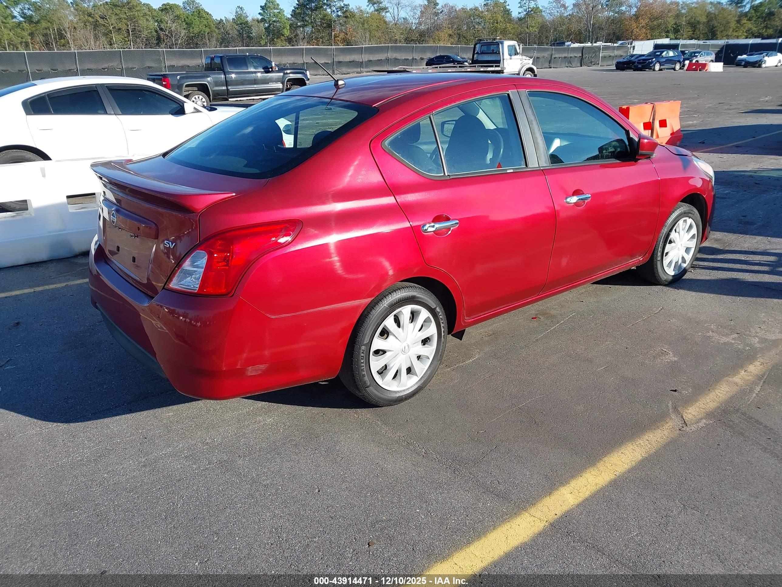 NISSAN VERSA image 4