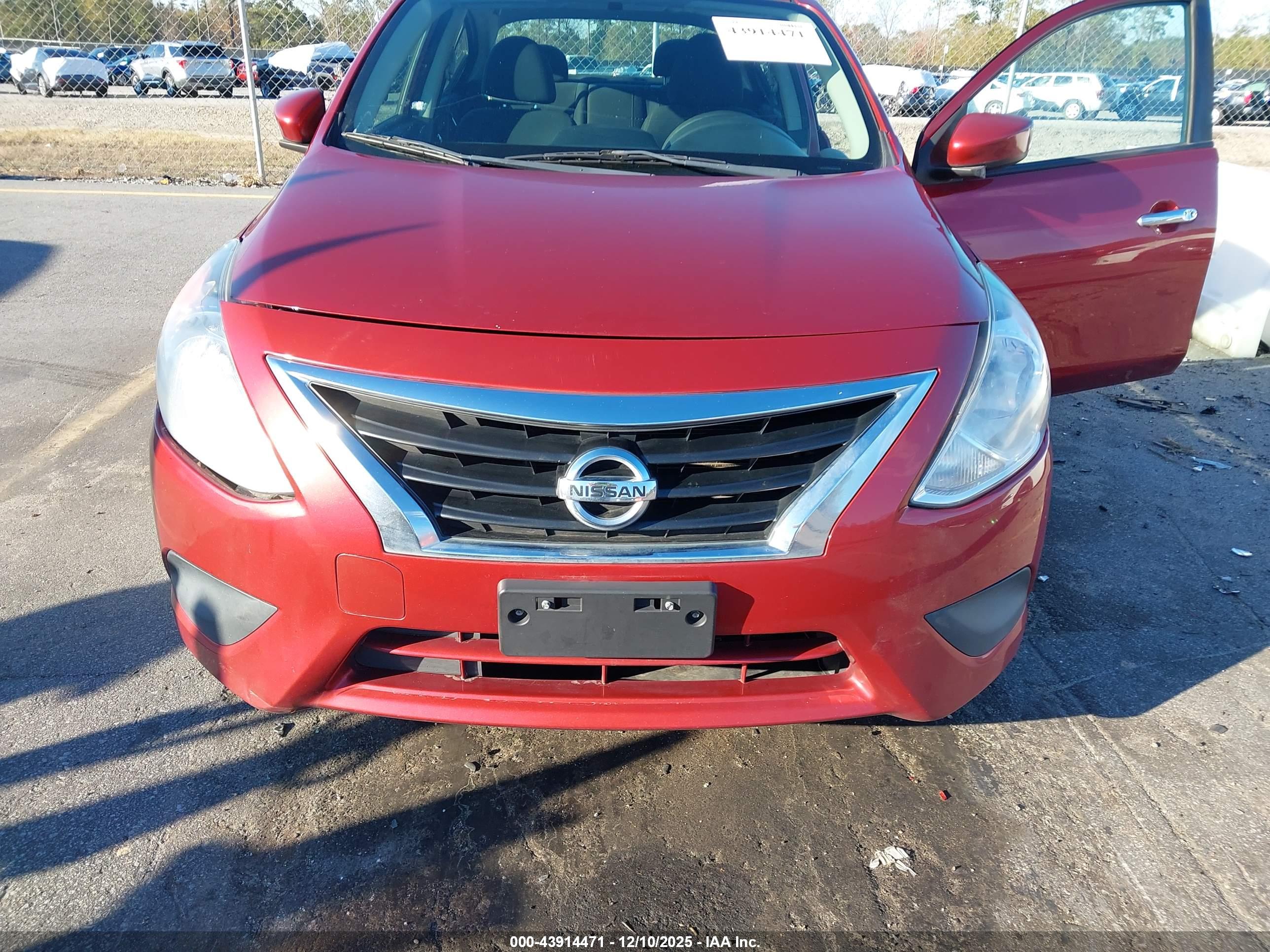 NISSAN VERSA image 6