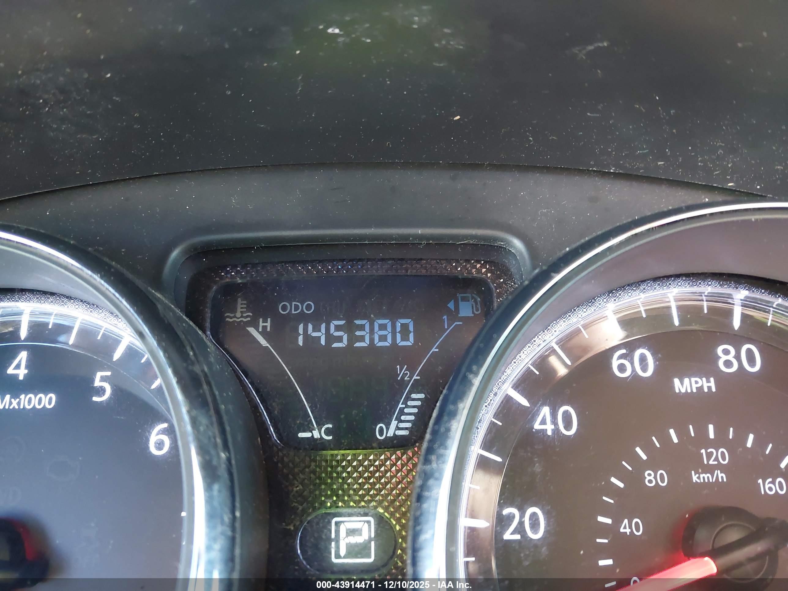 NISSAN VERSA image 7