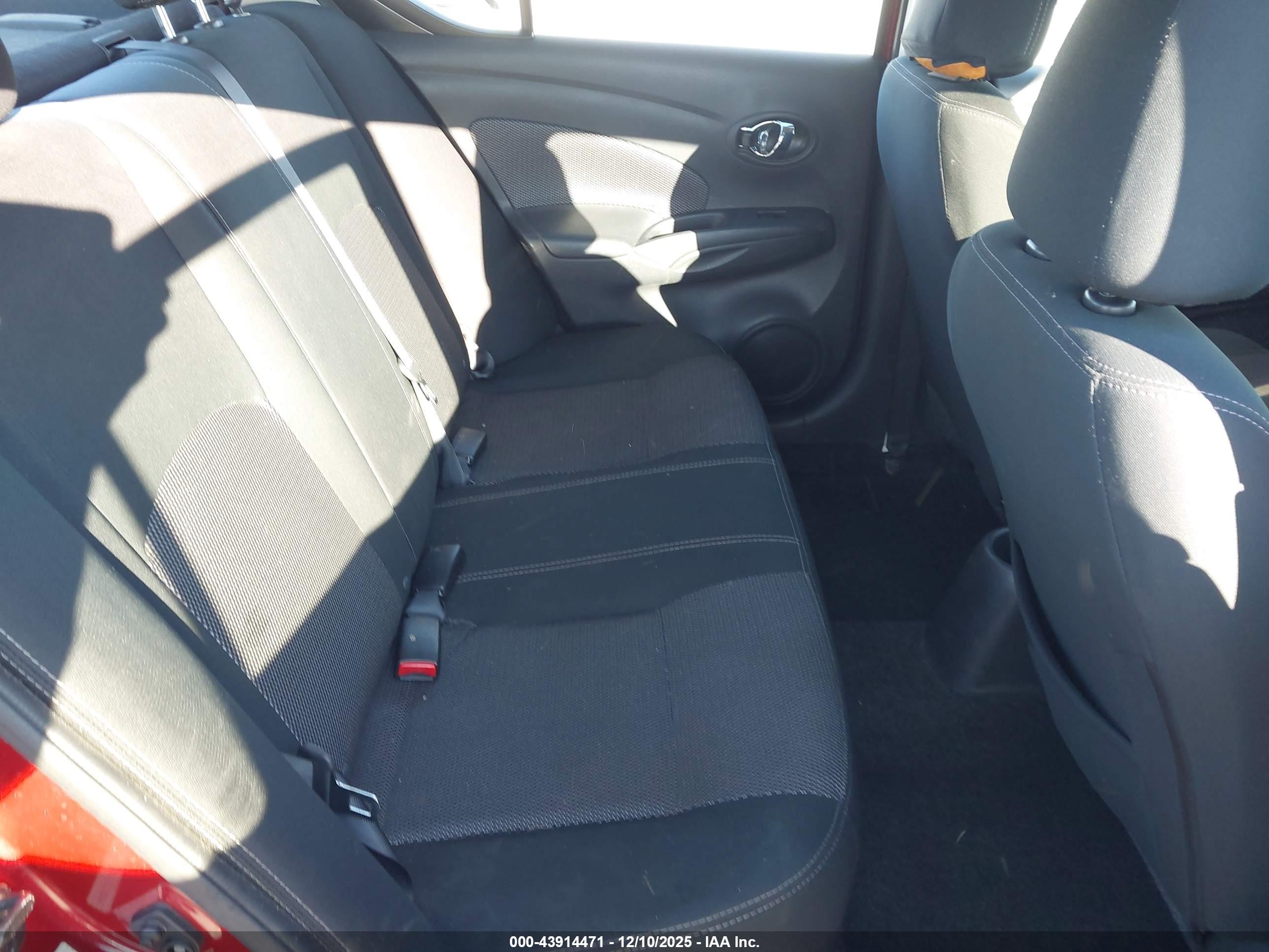 NISSAN VERSA image 8