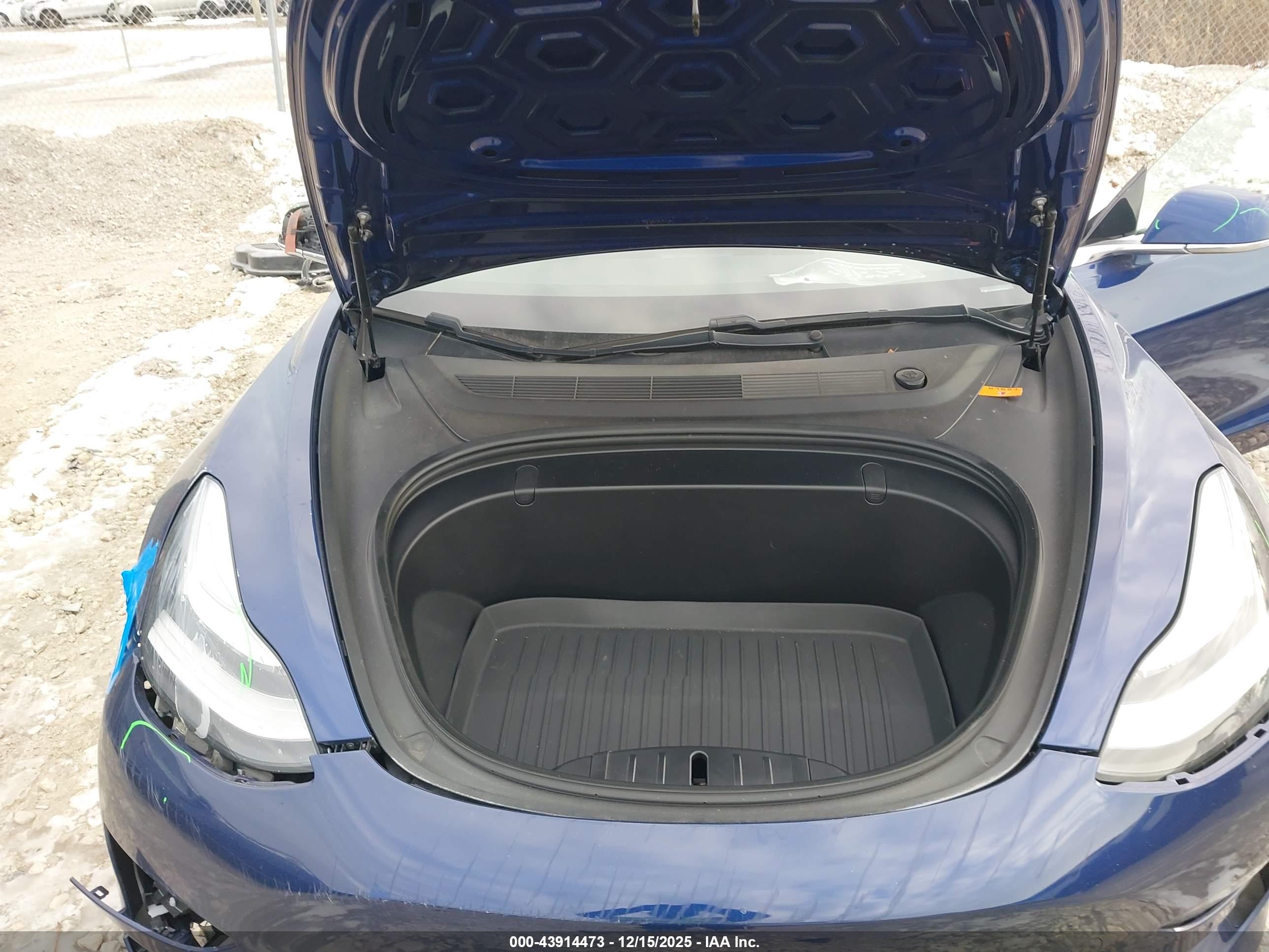 TESLA MODEL image 10