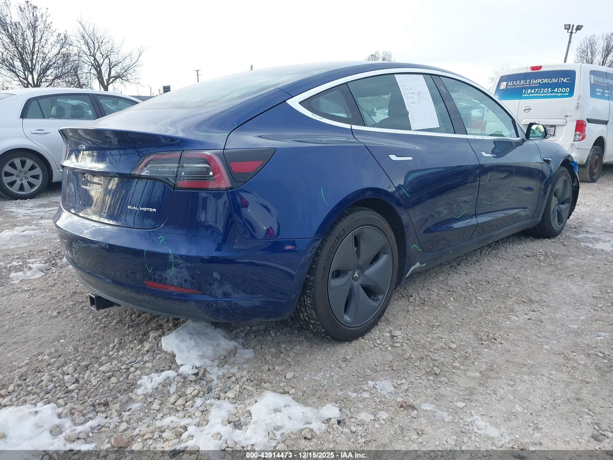 TESLA MODEL image 4