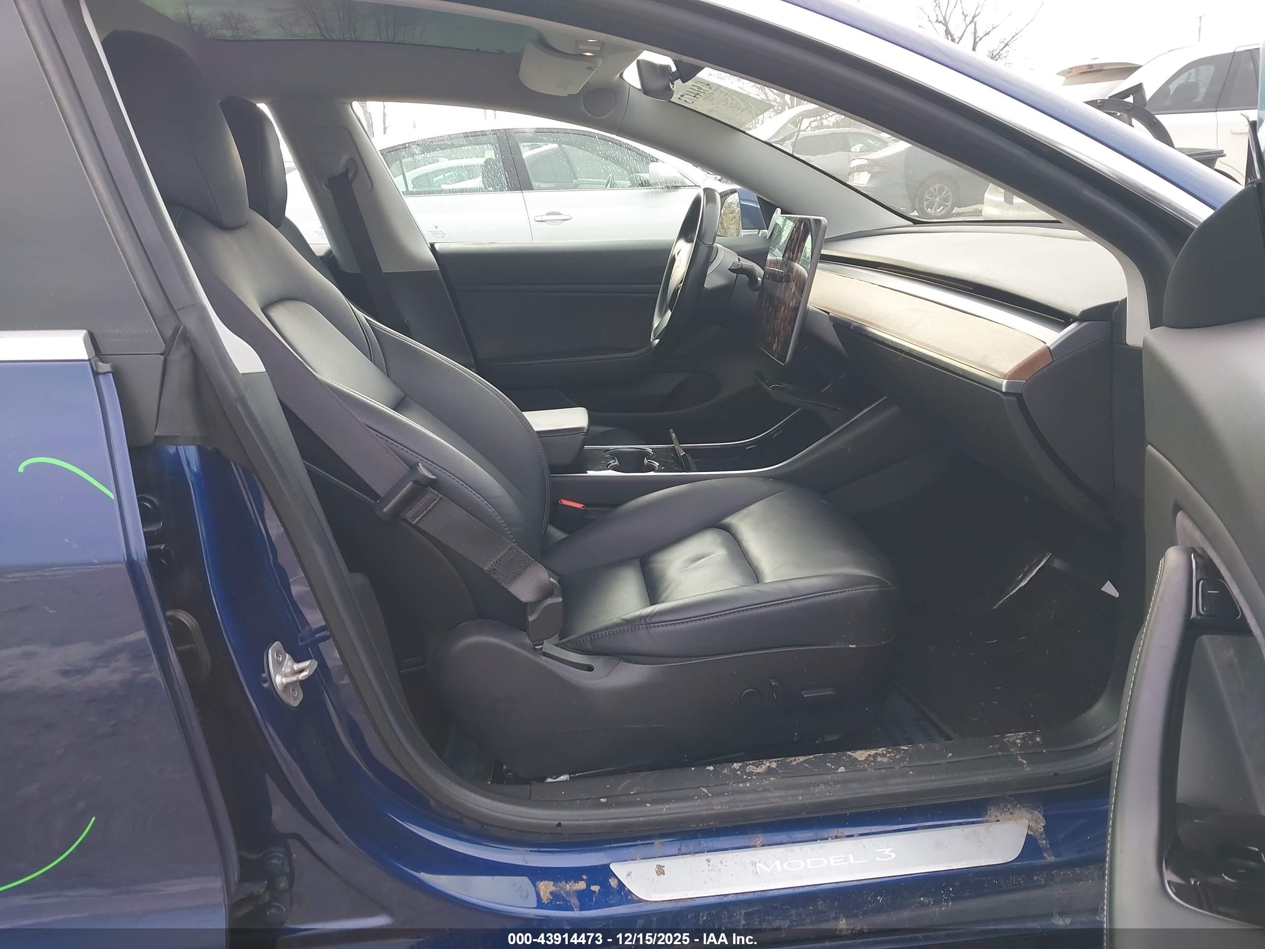 TESLA MODEL image 5