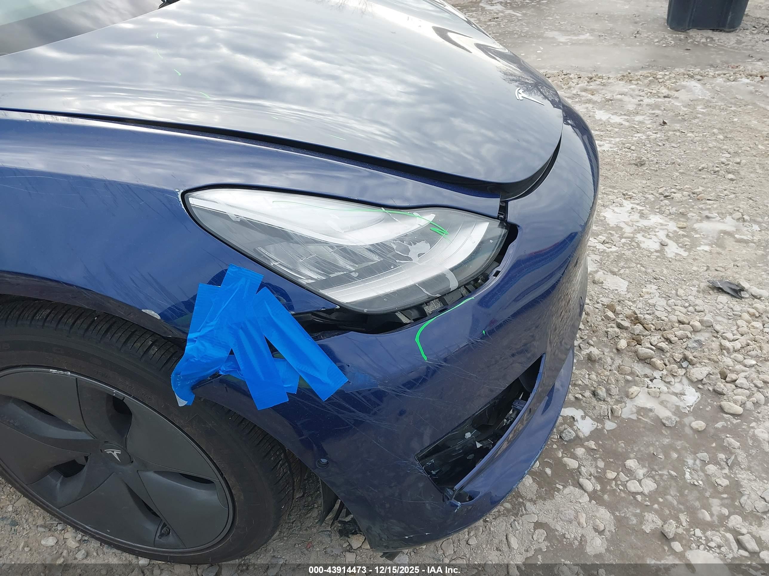 TESLA MODEL image 6