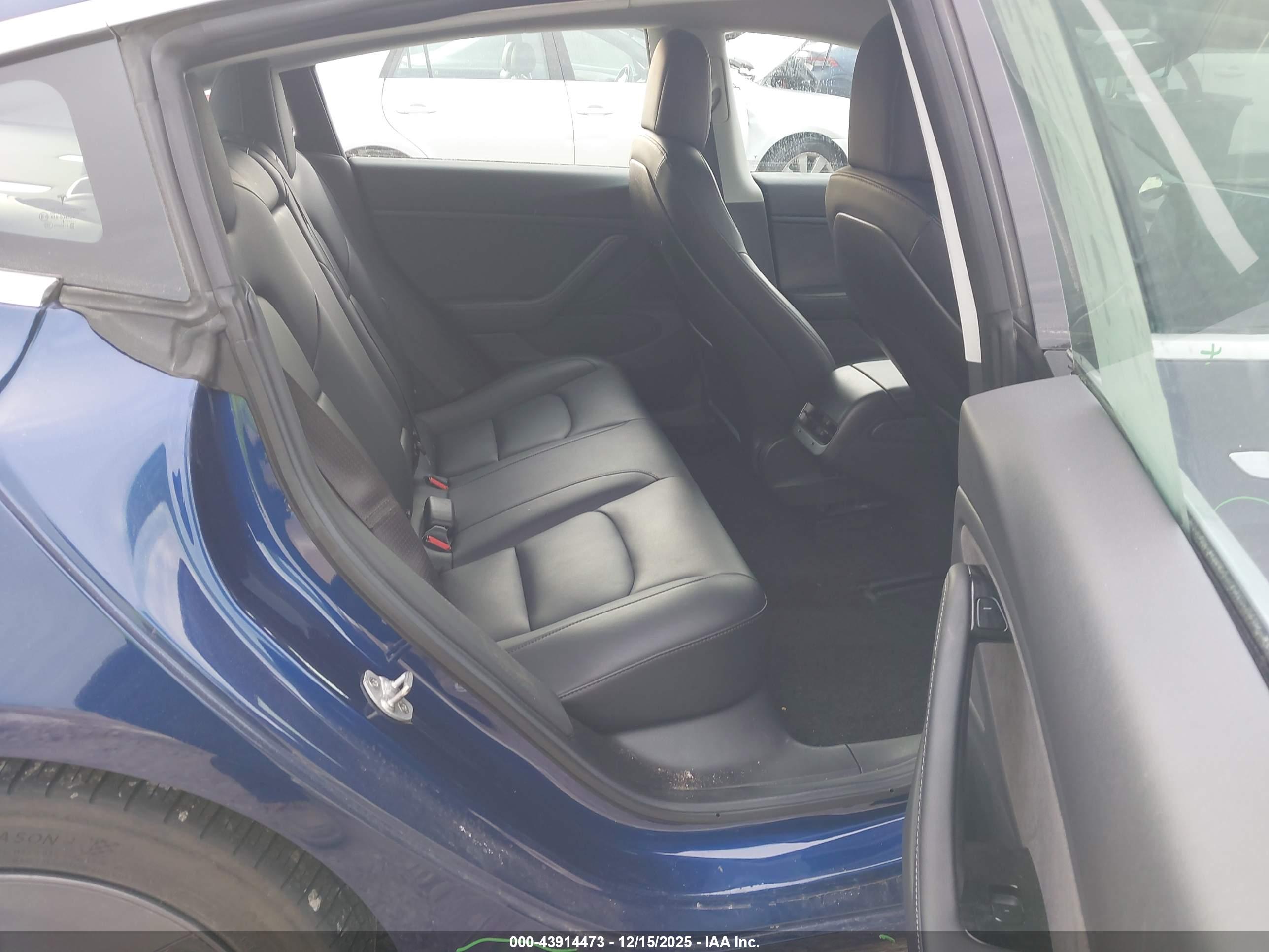 TESLA MODEL image 8