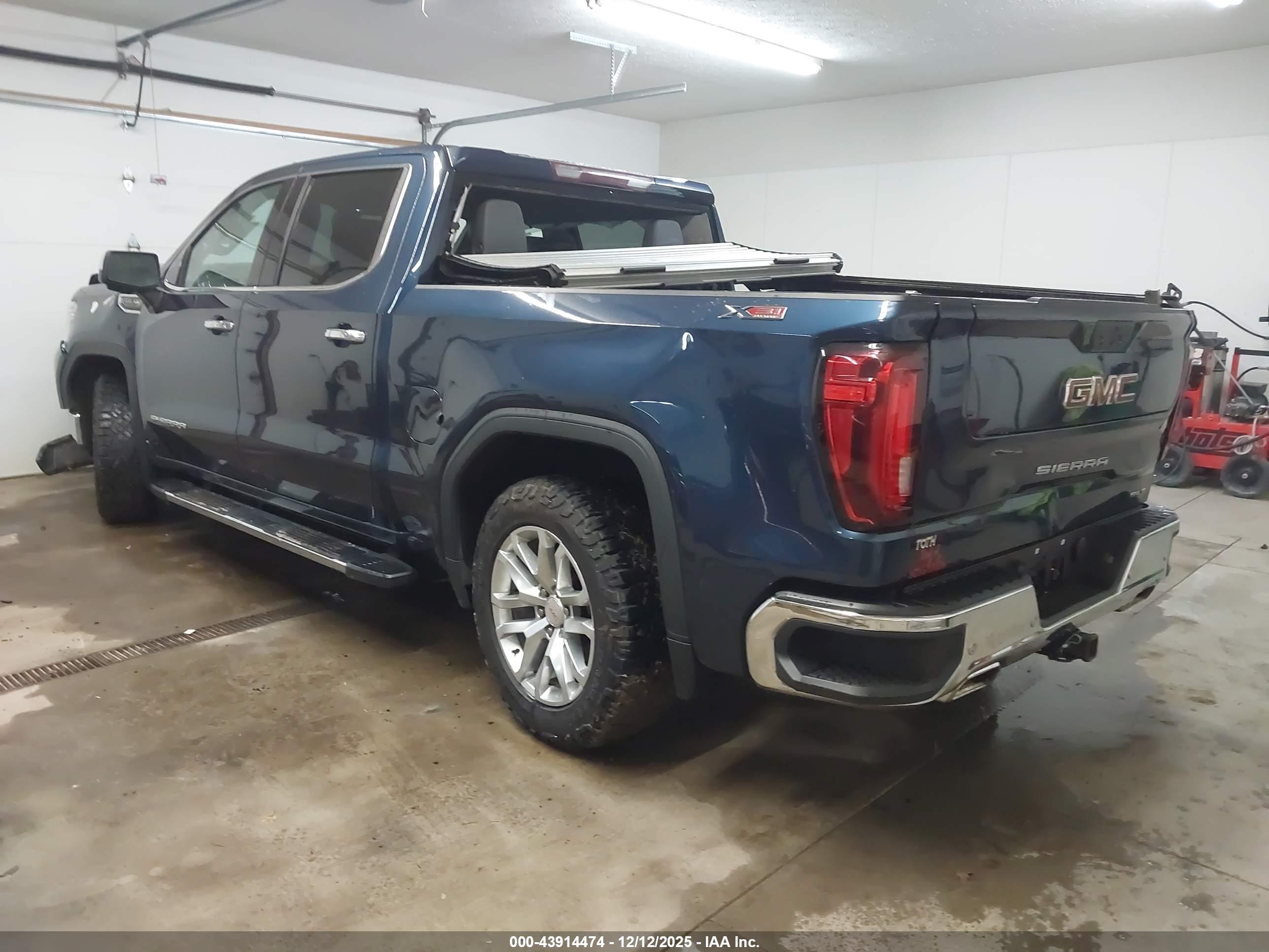 GMC SIERRA image 3