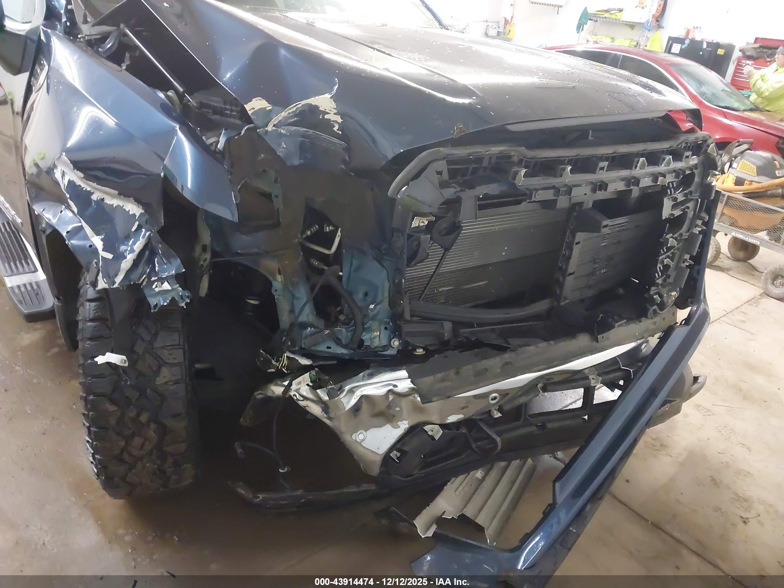 GMC SIERRA image 6