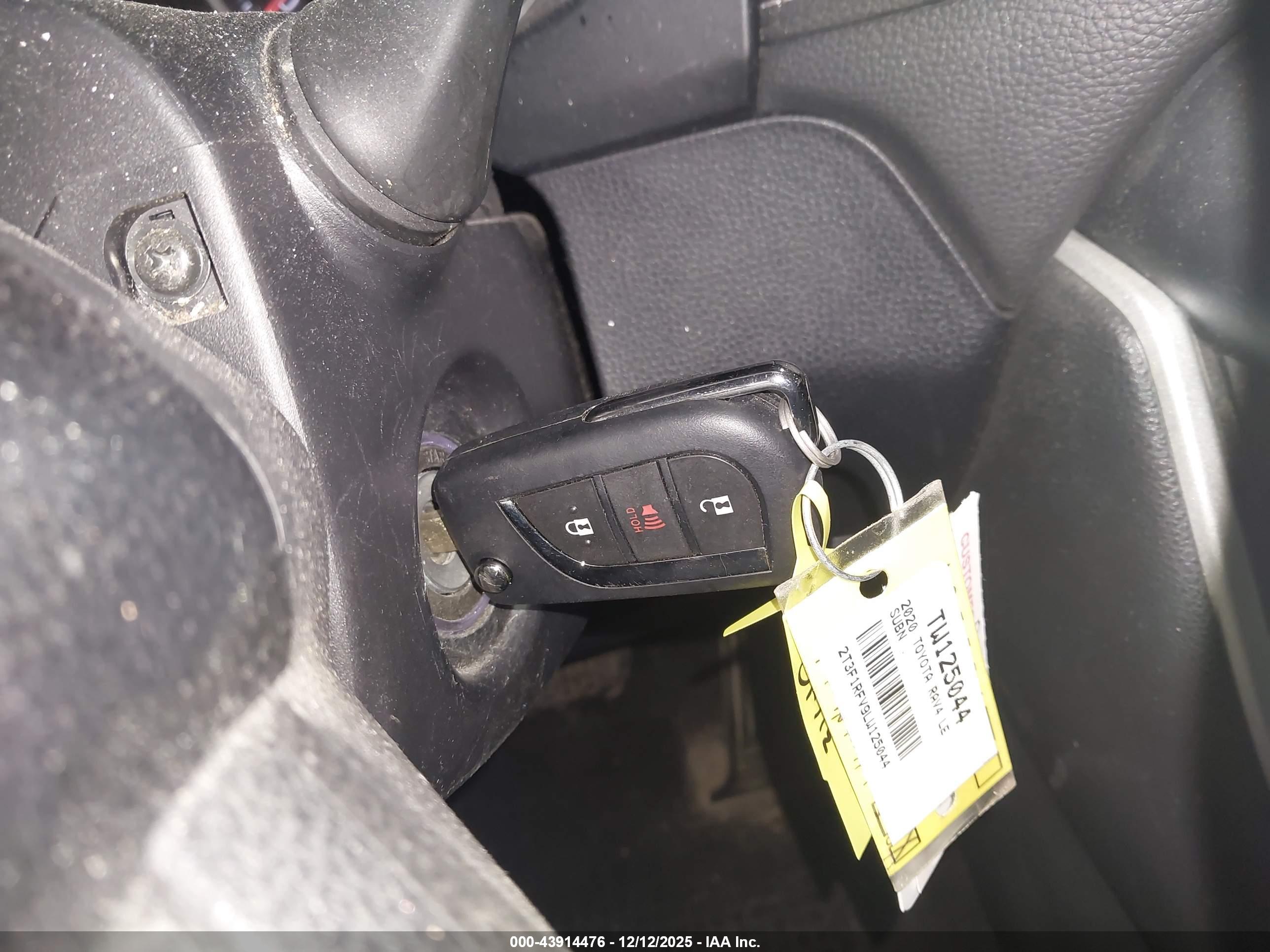 TOYOTA RAV4 image 11
