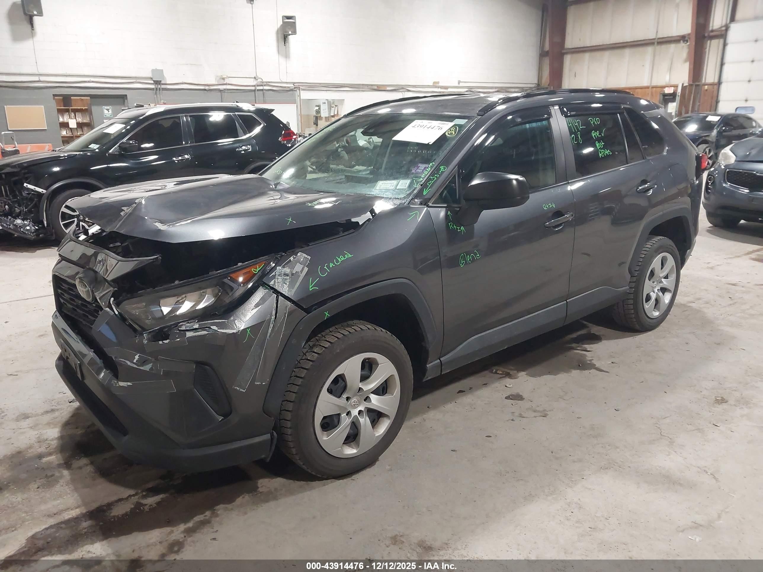 TOYOTA RAV4 image 2
