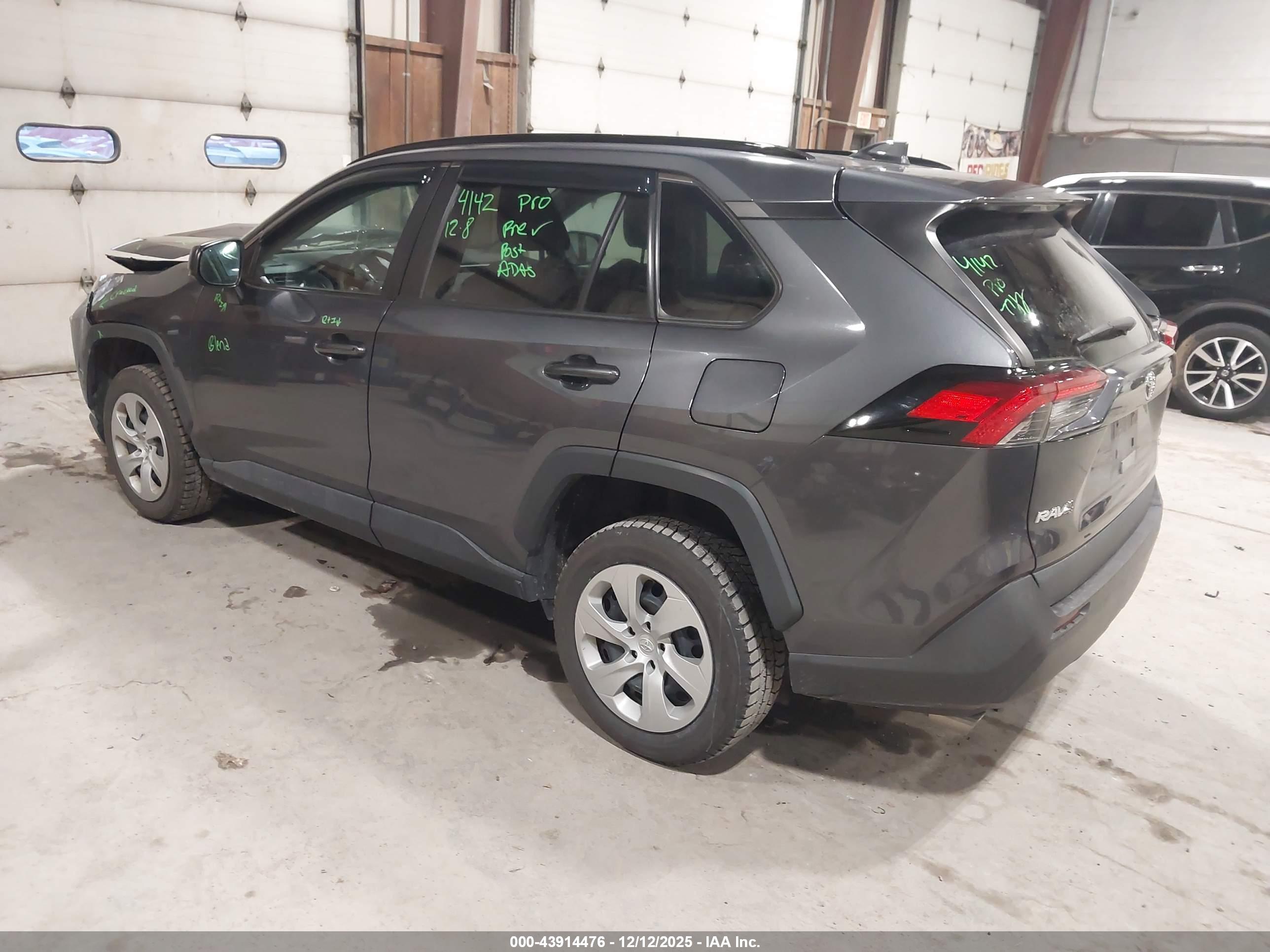TOYOTA RAV4 image 3