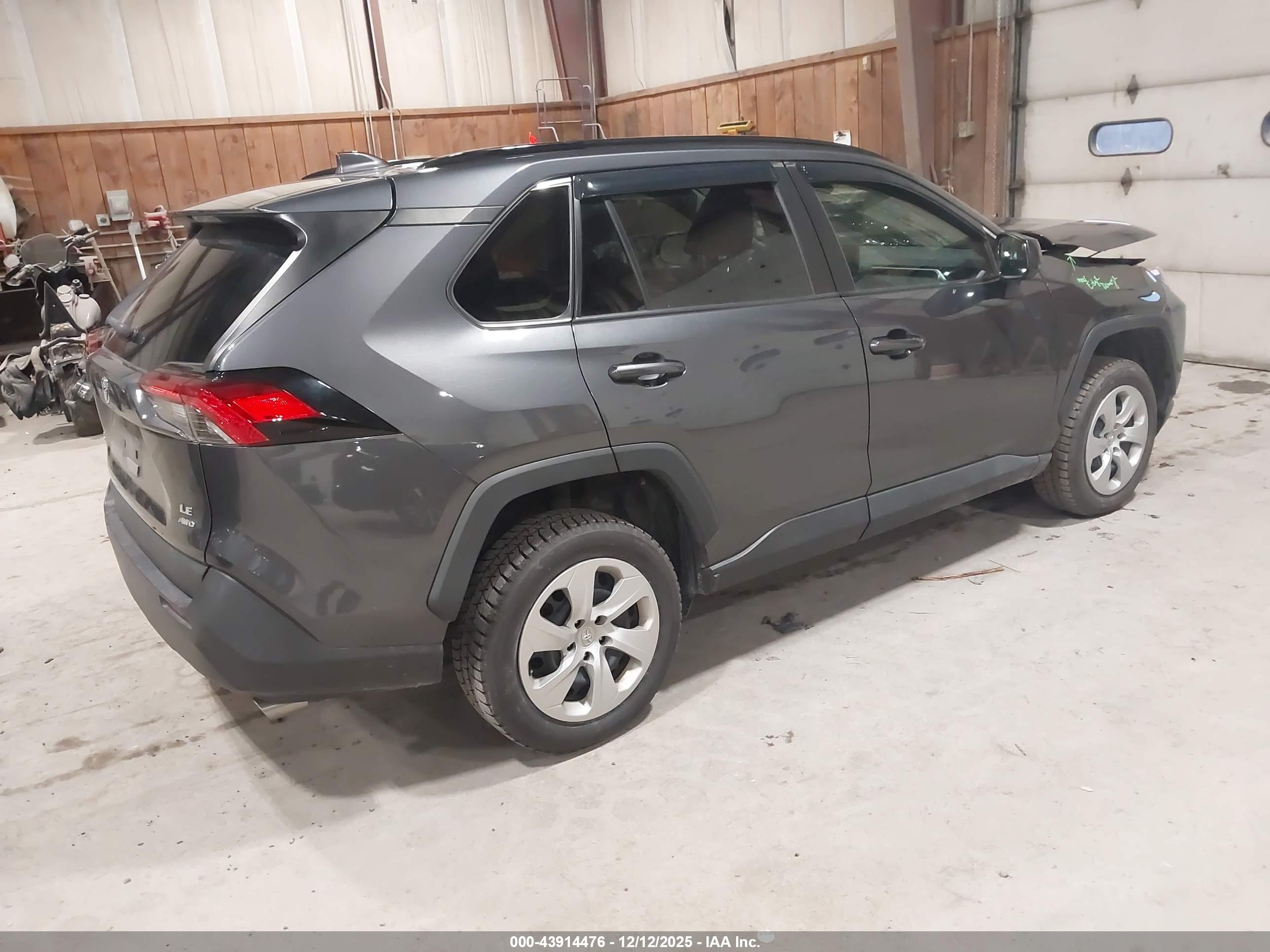 TOYOTA RAV4 image 4