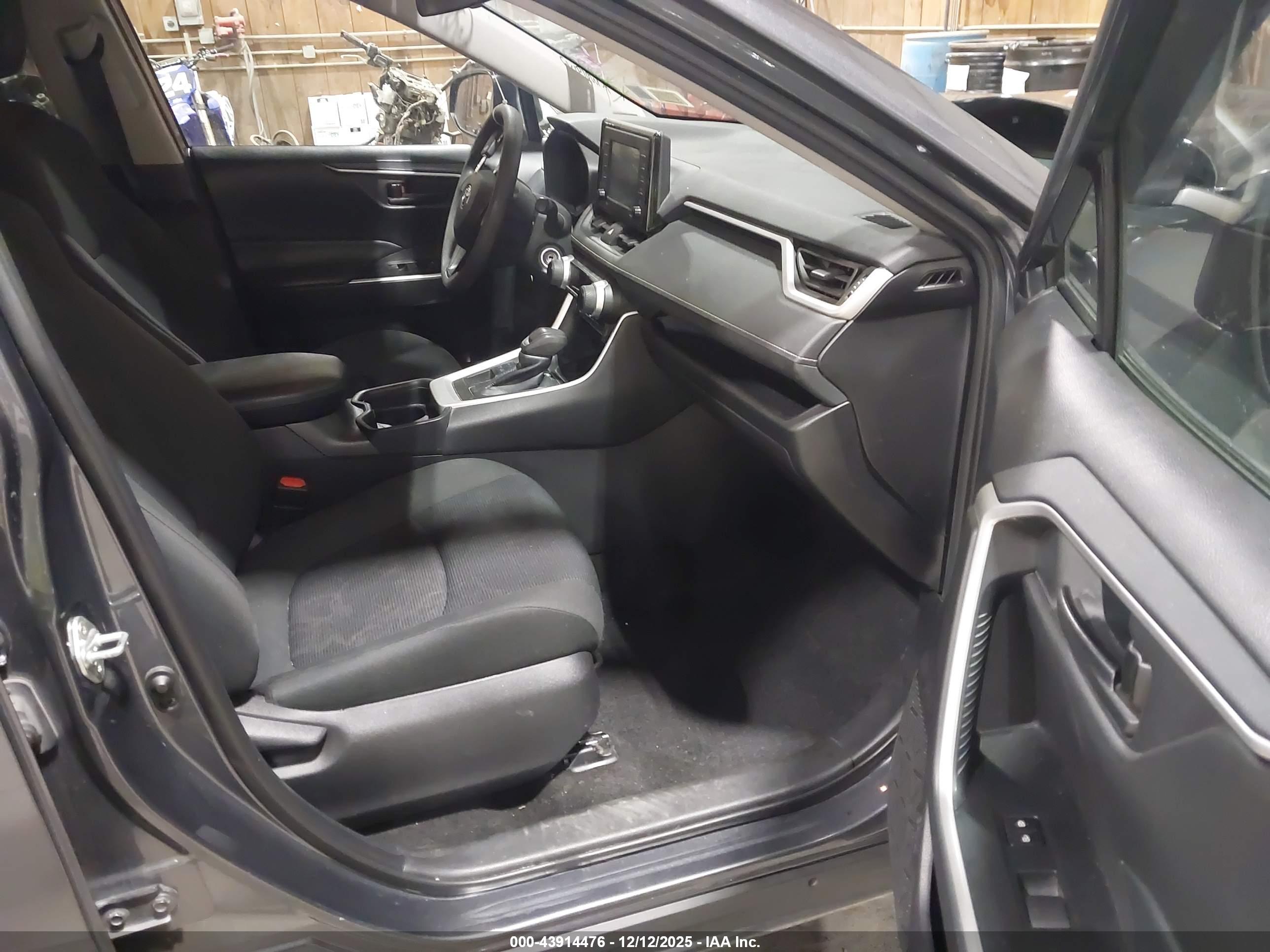 TOYOTA RAV4 image 5