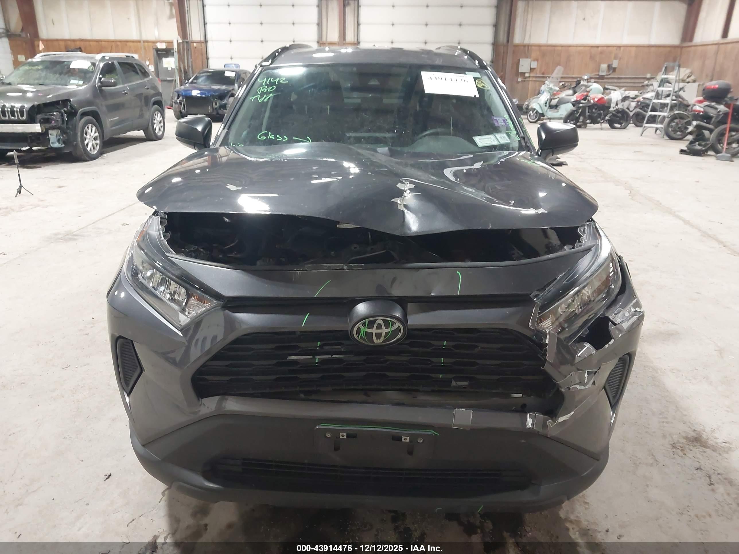 TOYOTA RAV4 image 6