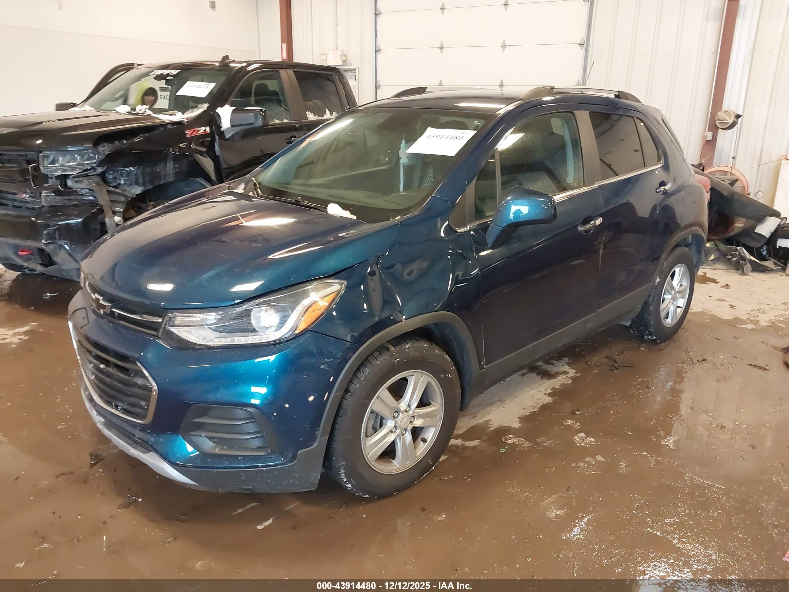 CHEVROLET TRAX image 2