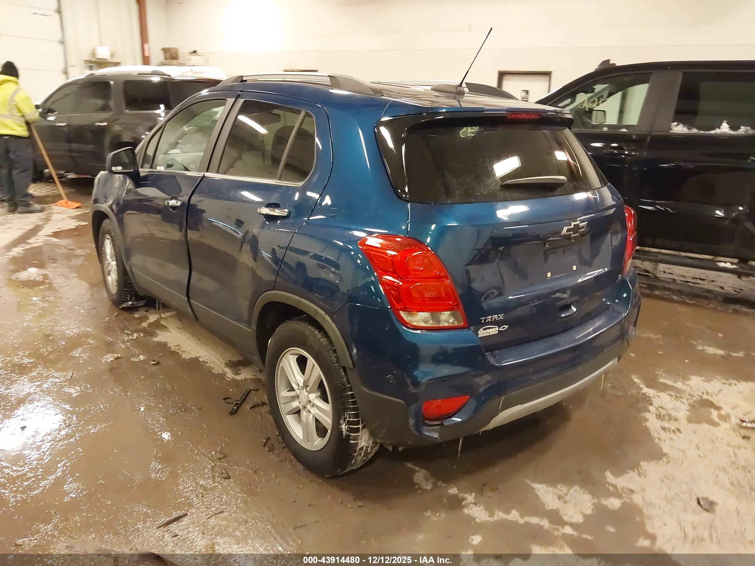 CHEVROLET TRAX image 3
