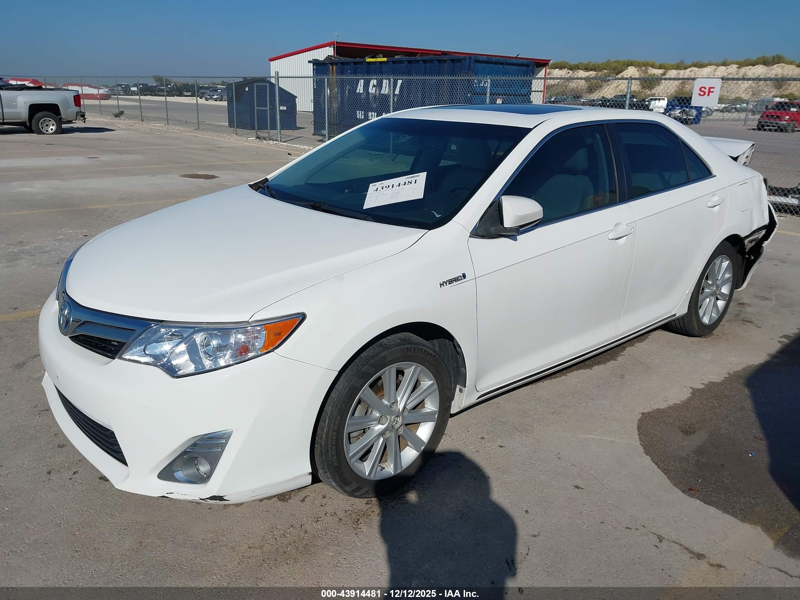 TOYOTA CAMRY image 2