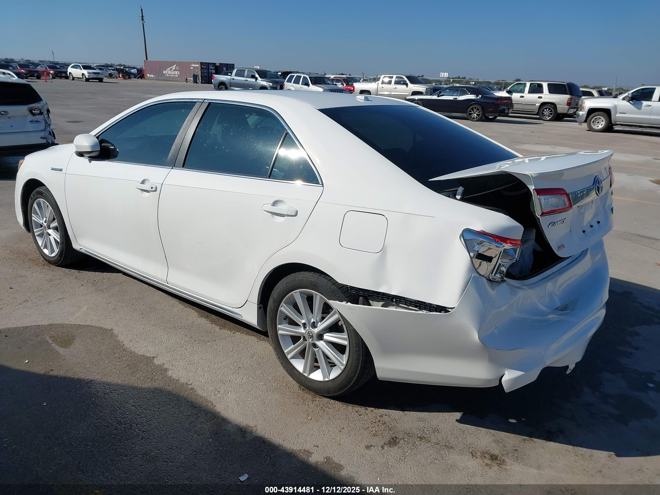 TOYOTA CAMRY image 3