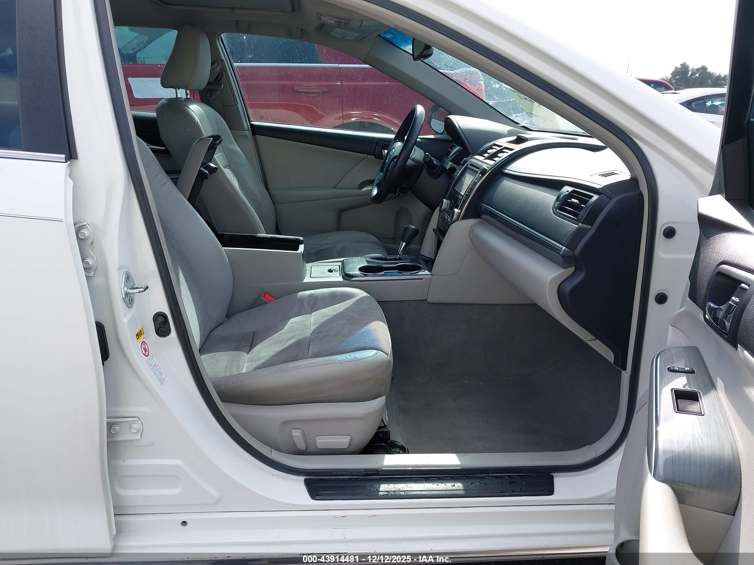 TOYOTA CAMRY image 5