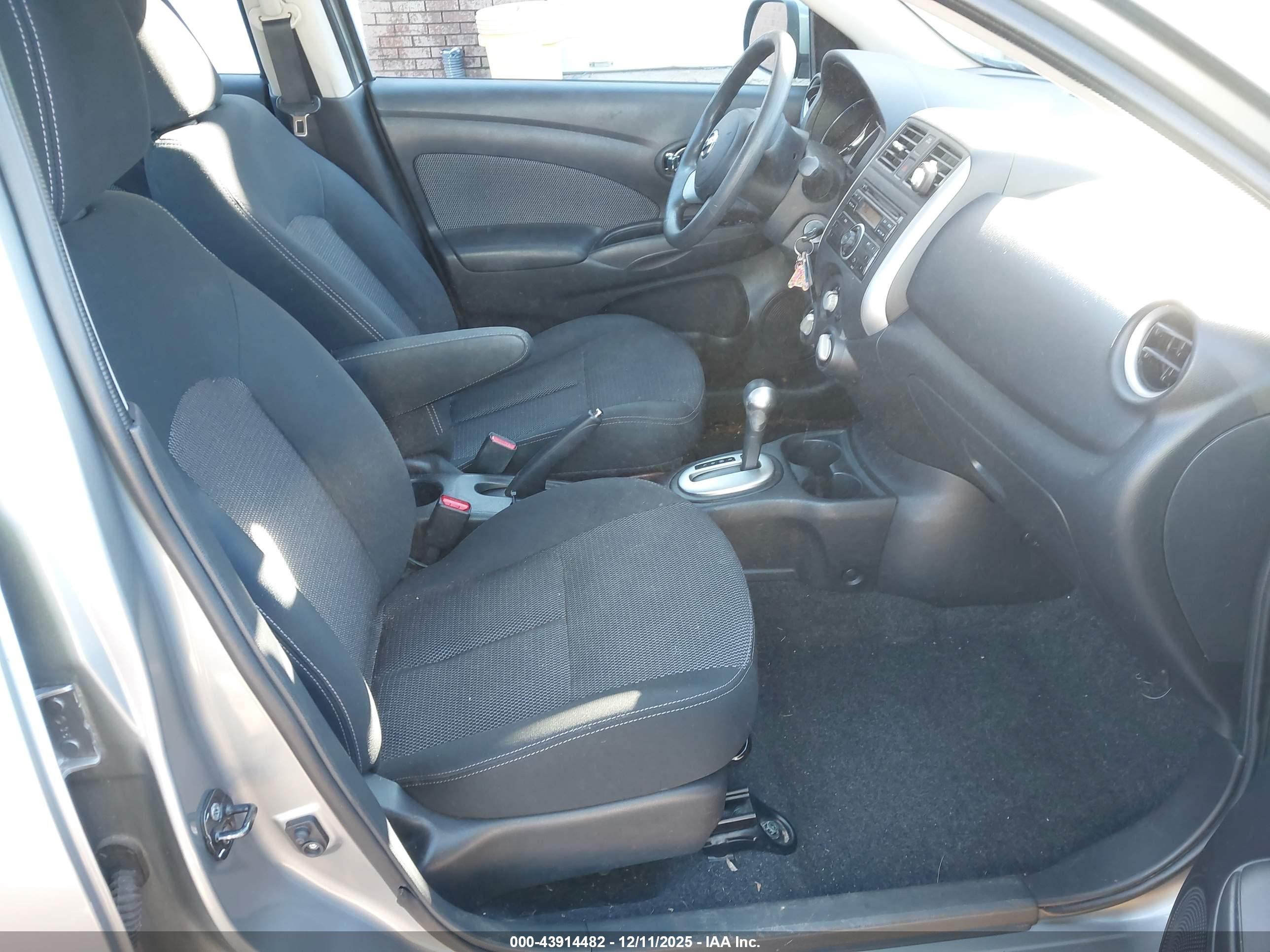 NISSAN VERSA image 5