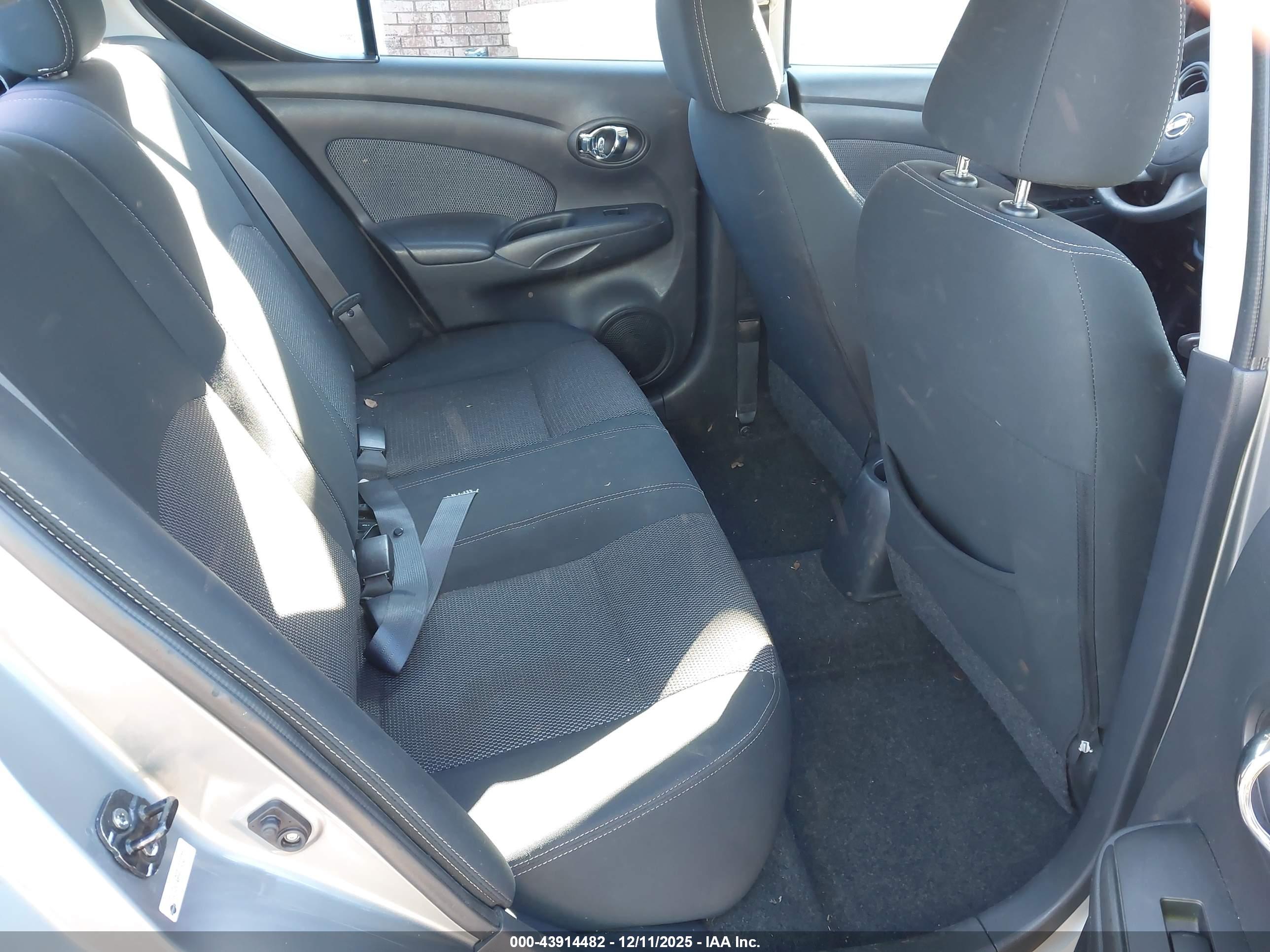 NISSAN VERSA image 8
