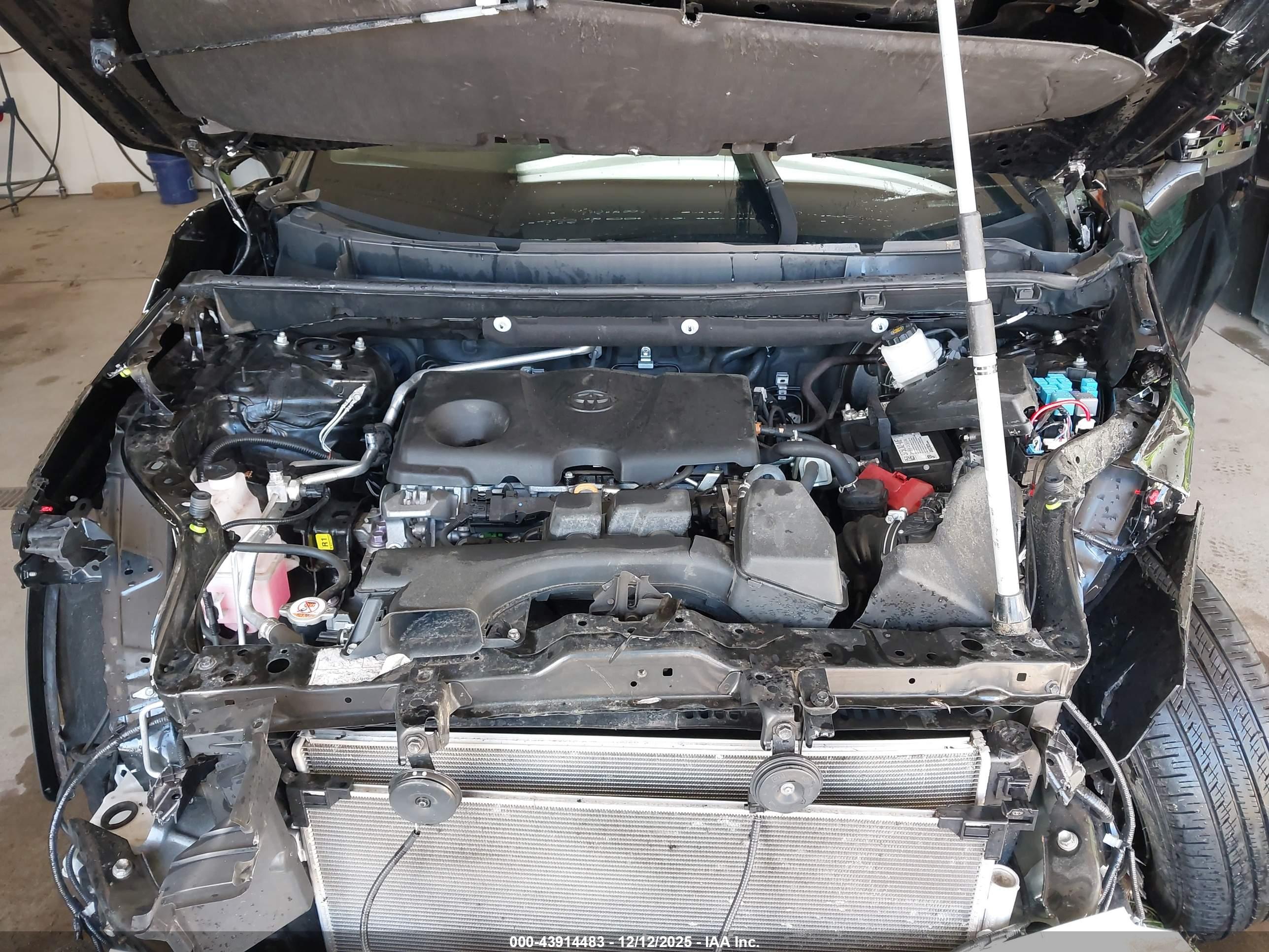 TOYOTA RAV4 image 10