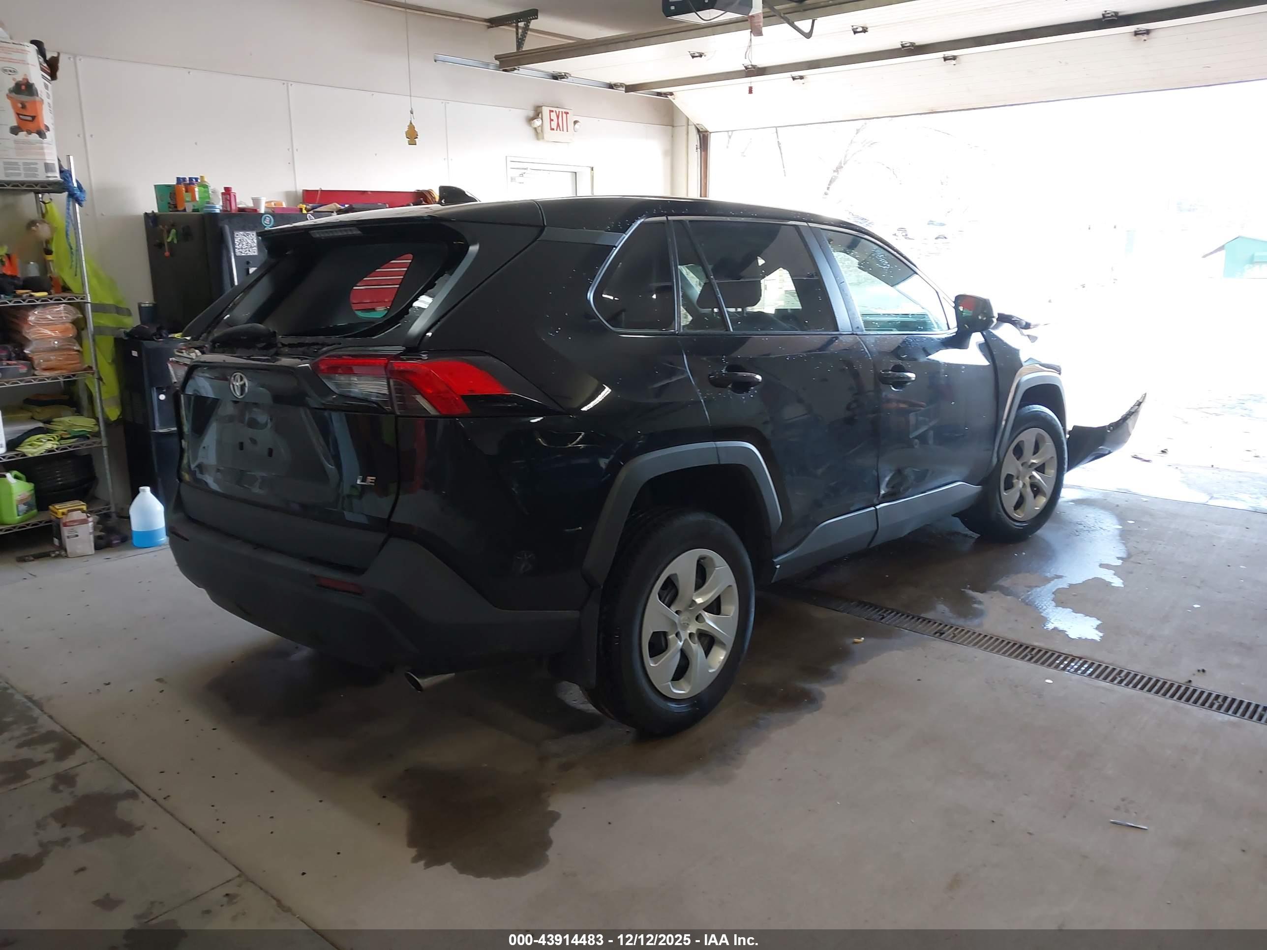 TOYOTA RAV4 image 4
