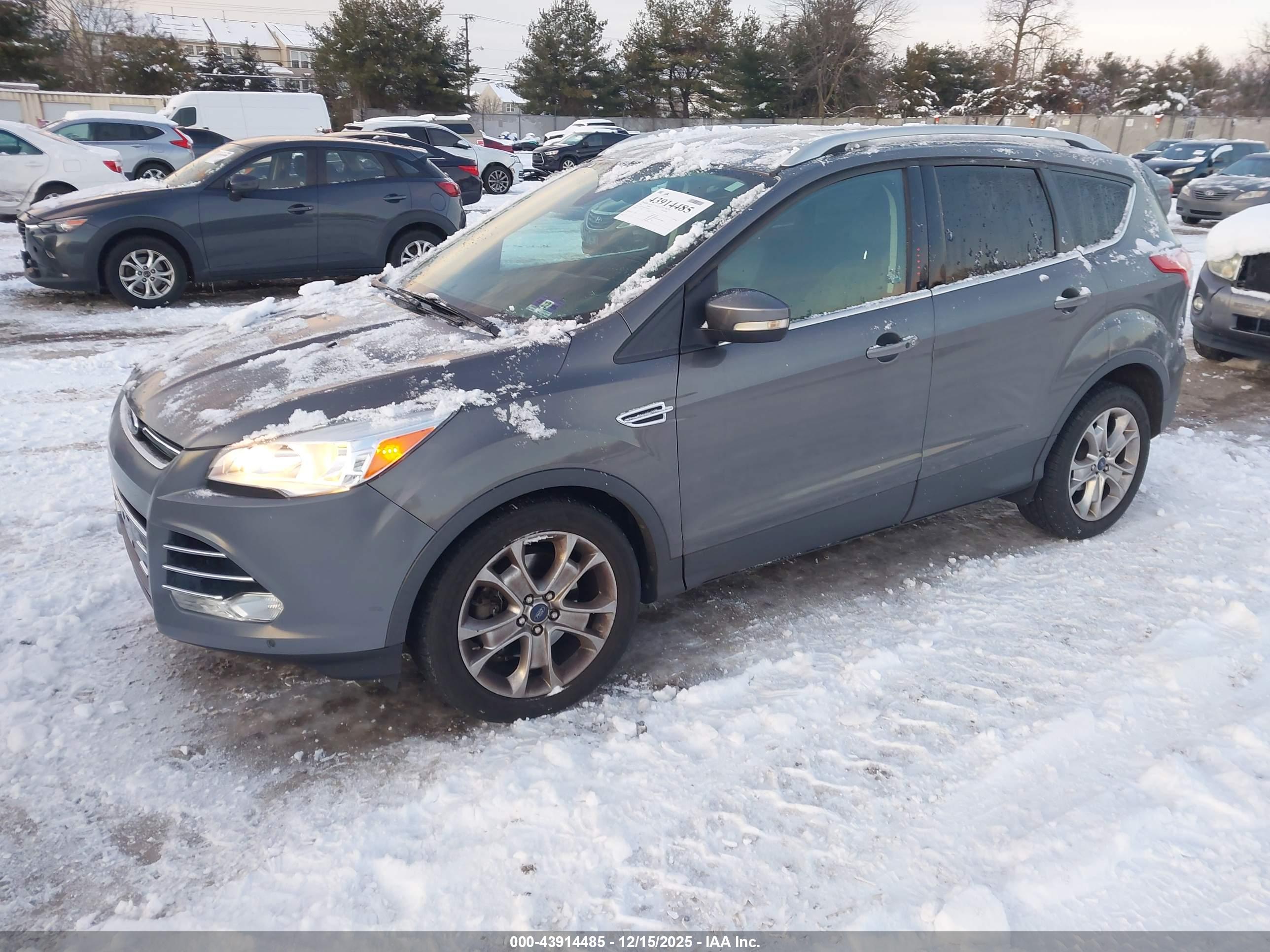 FORD ESCAPE image 2