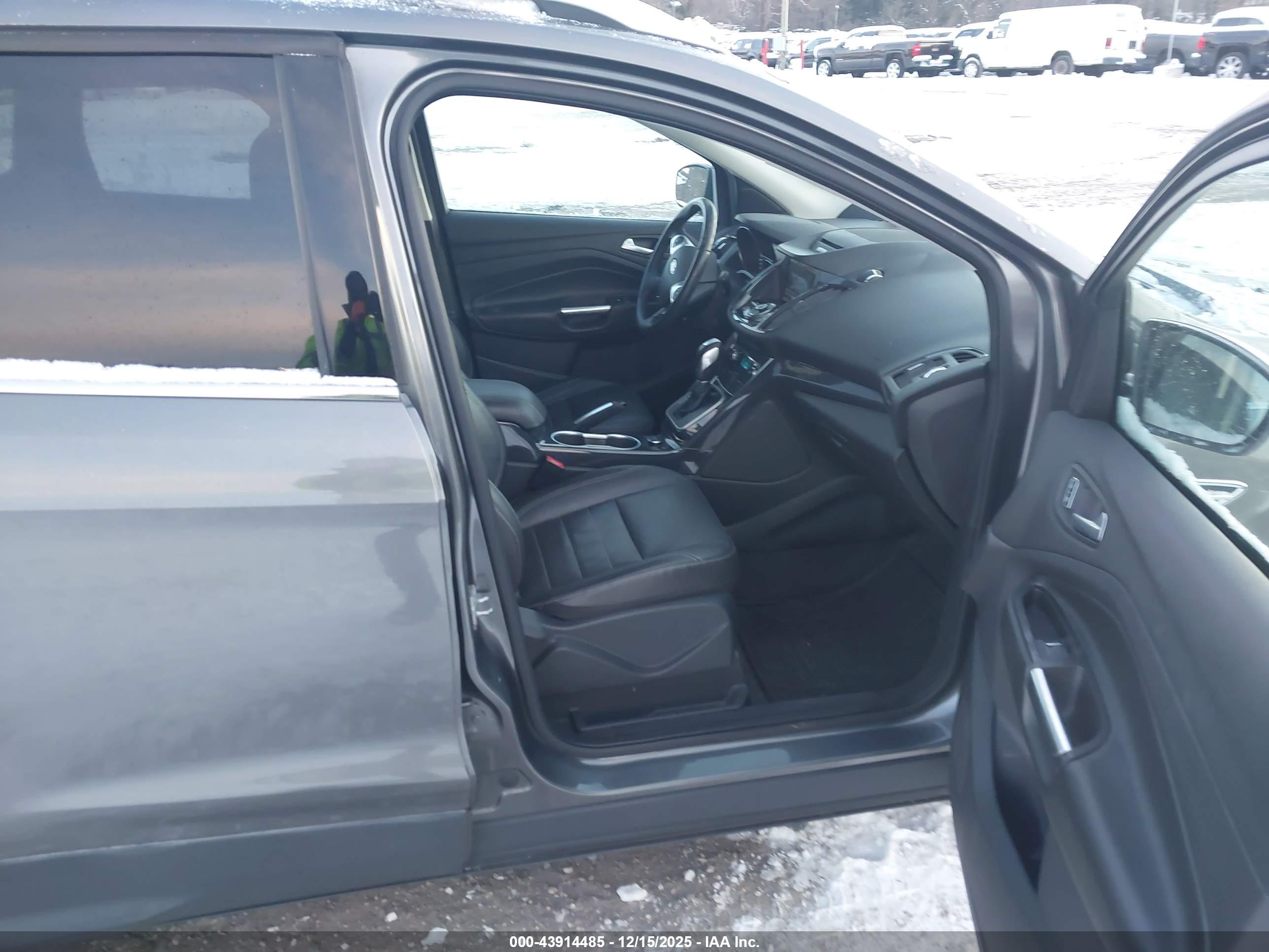 FORD ESCAPE image 5