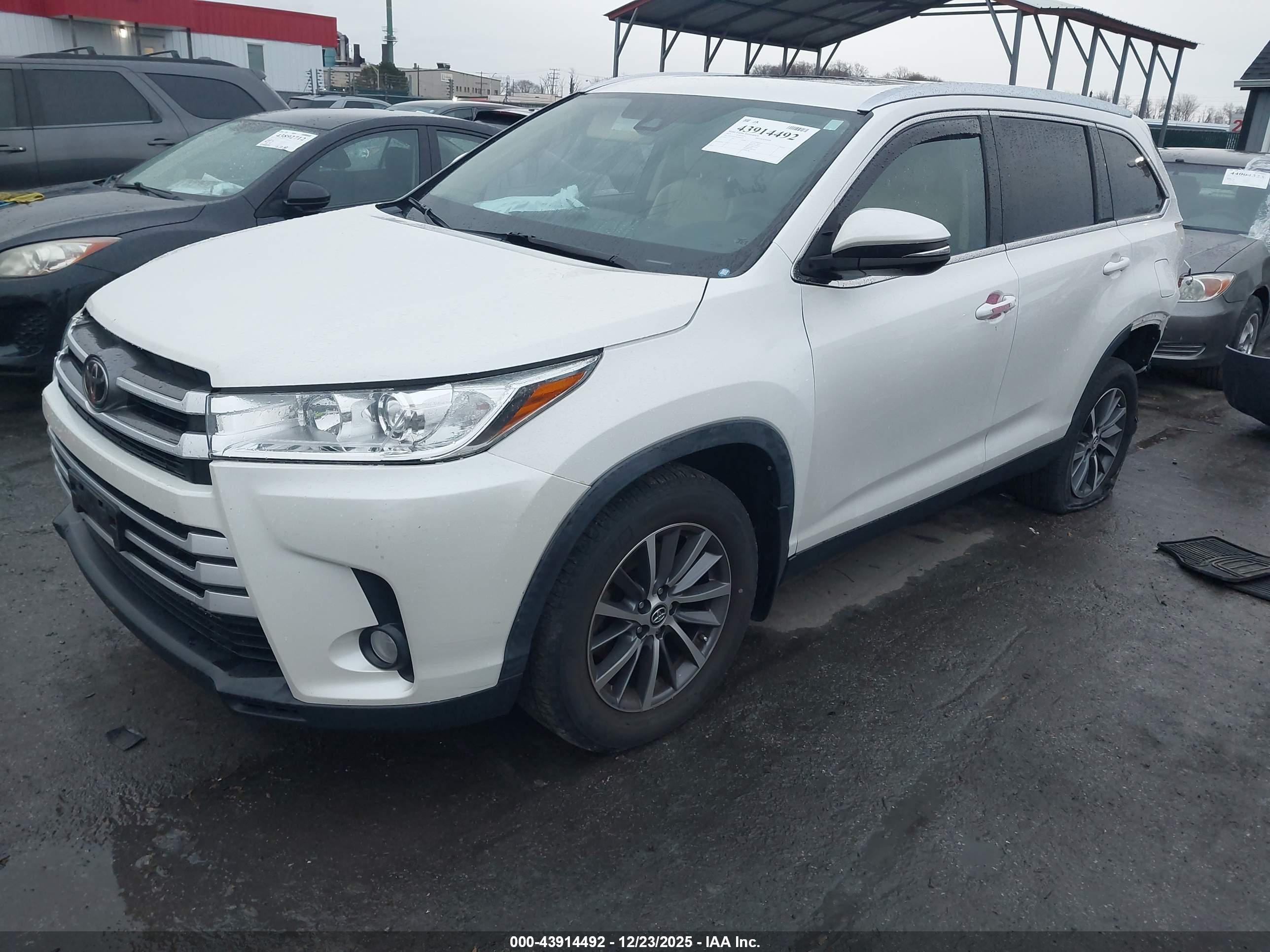 TOYOTA HIGHLANDER image 2