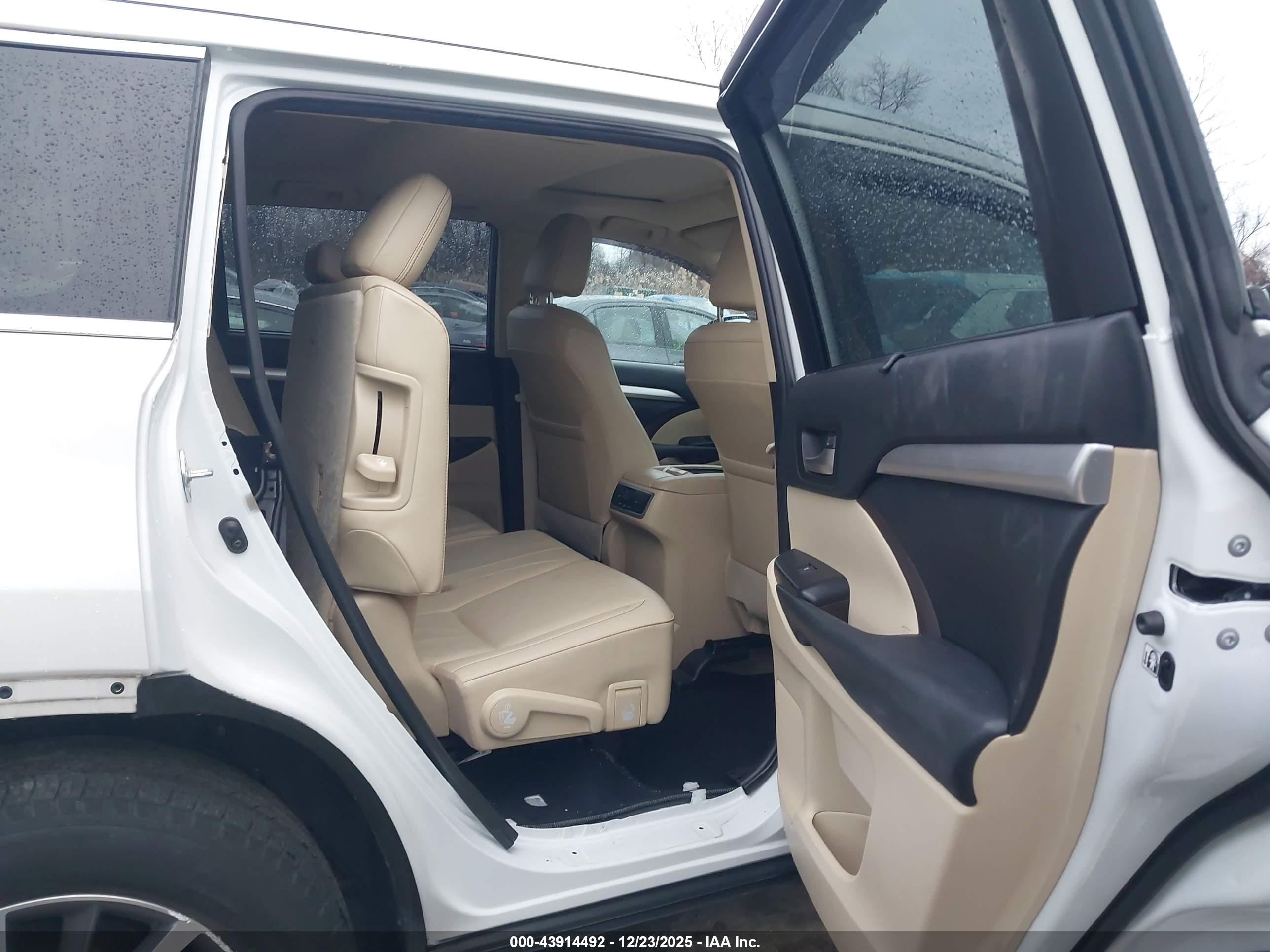 TOYOTA HIGHLANDER image 8