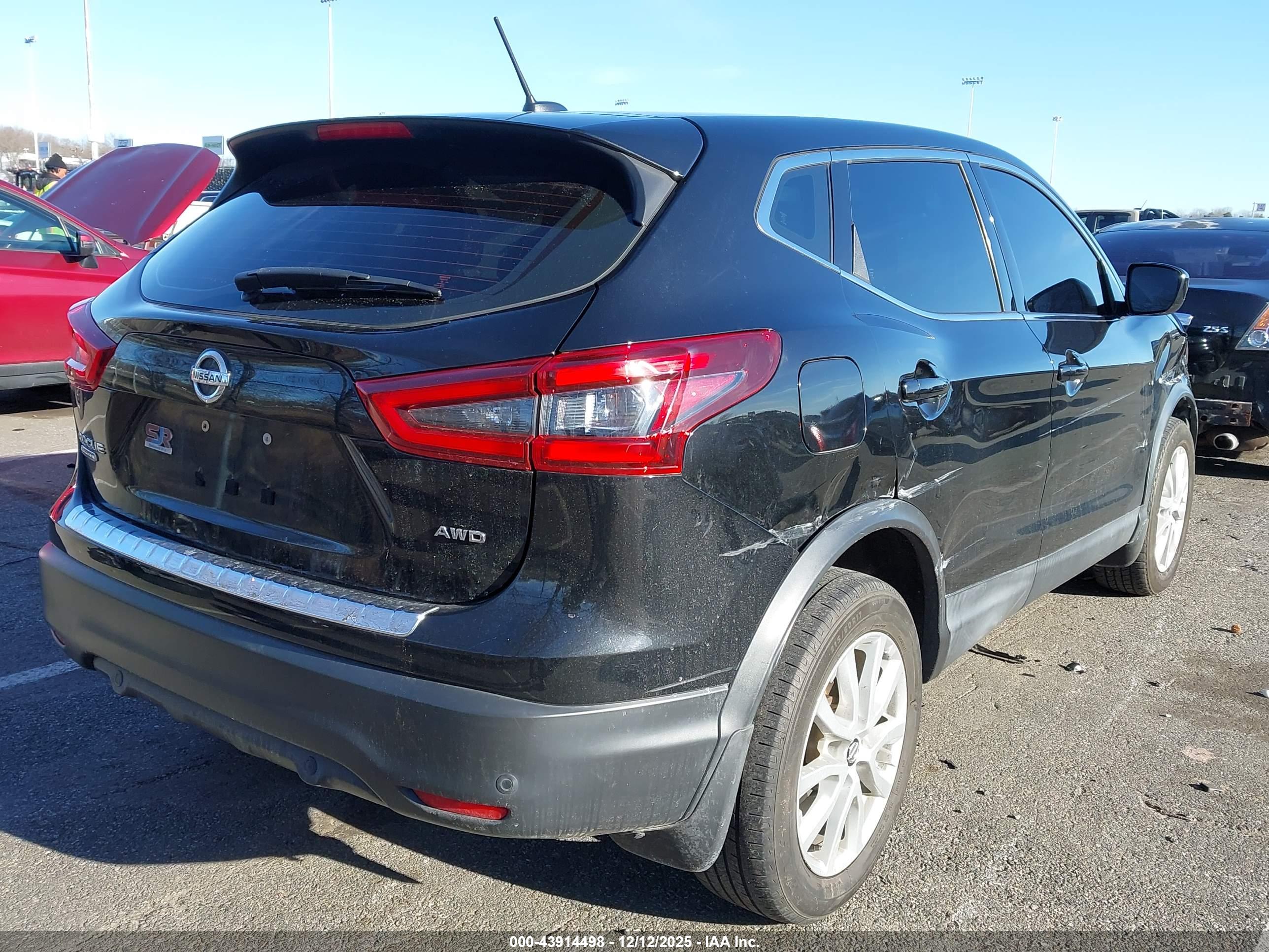 NISSAN ROGUE image 4