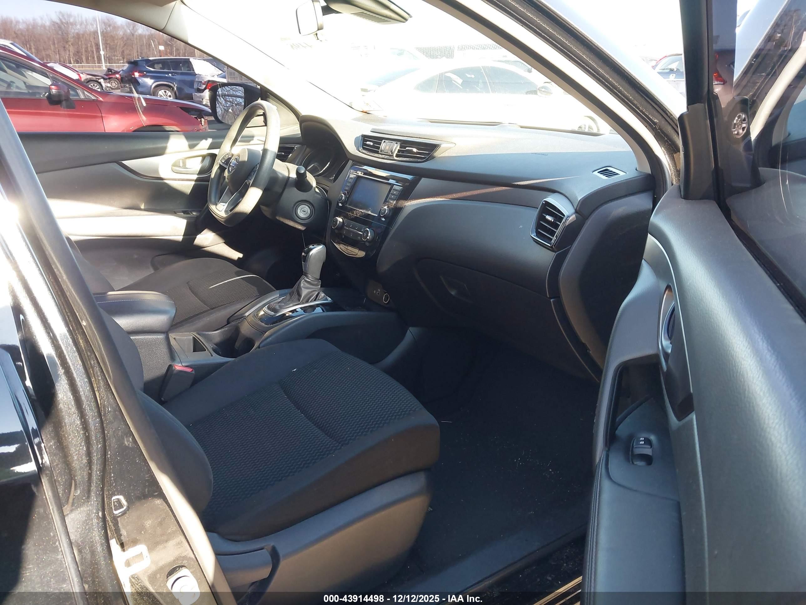 NISSAN ROGUE image 5