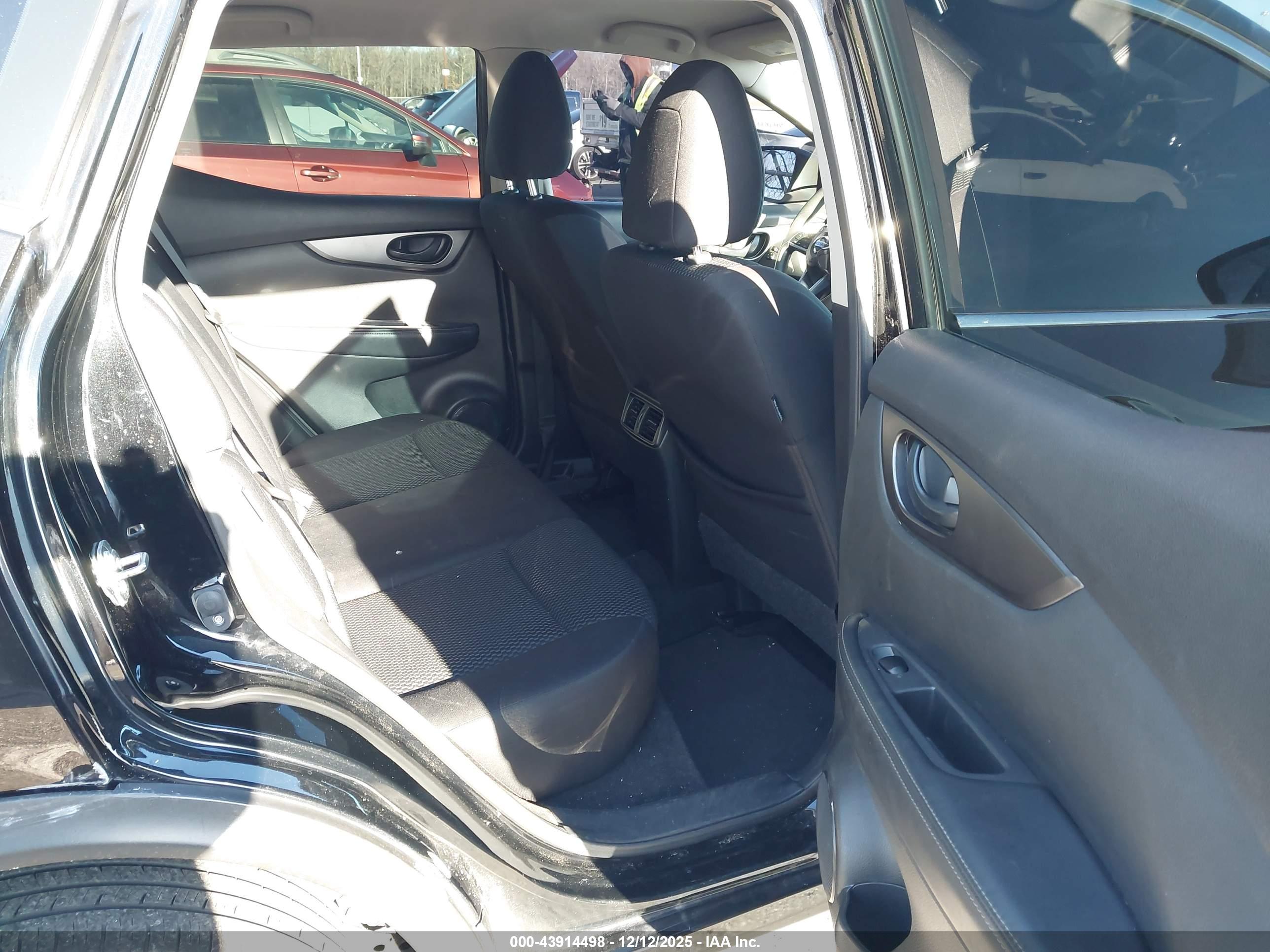 NISSAN ROGUE image 8
