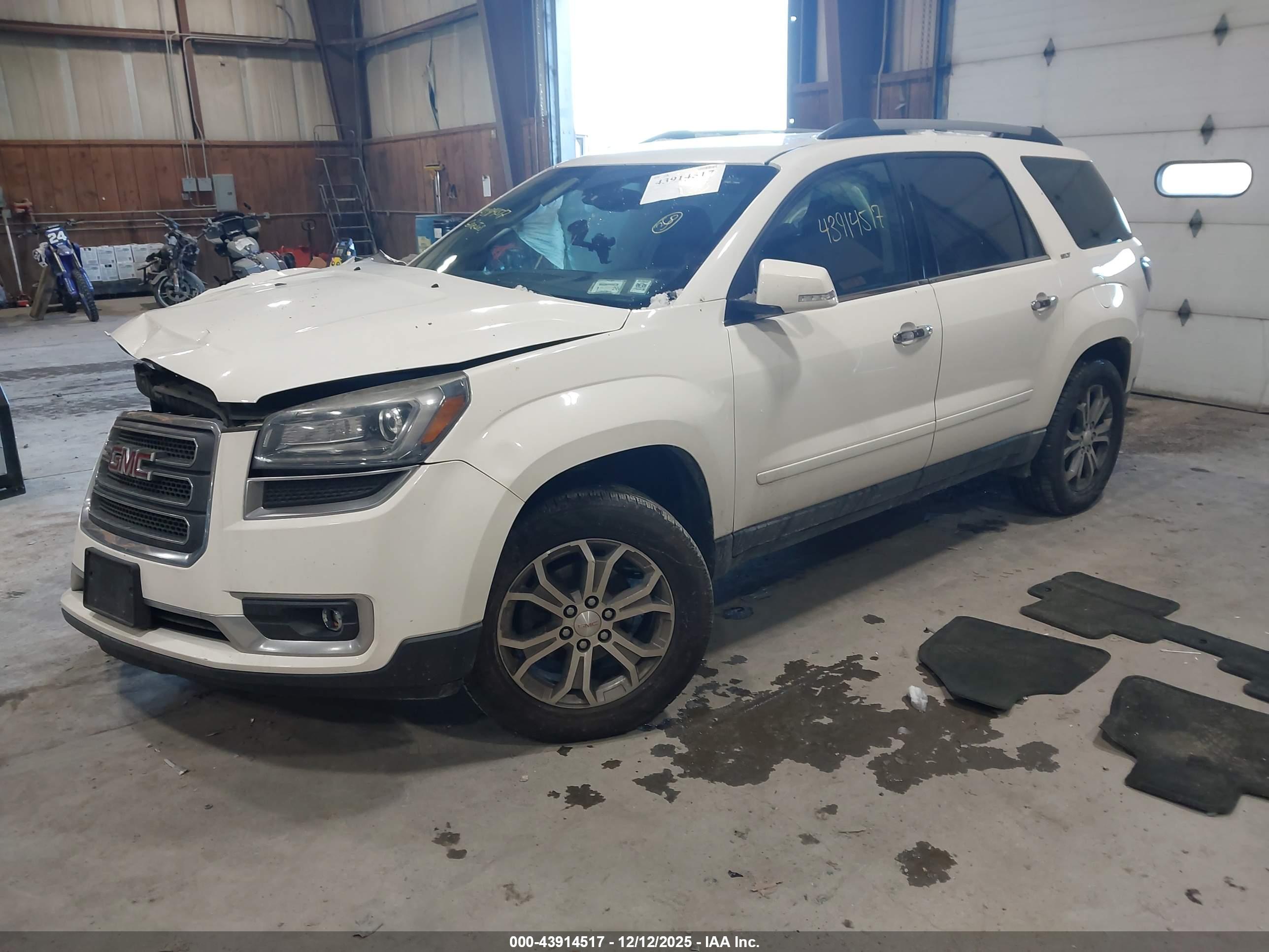 GMC ACADIA image 2