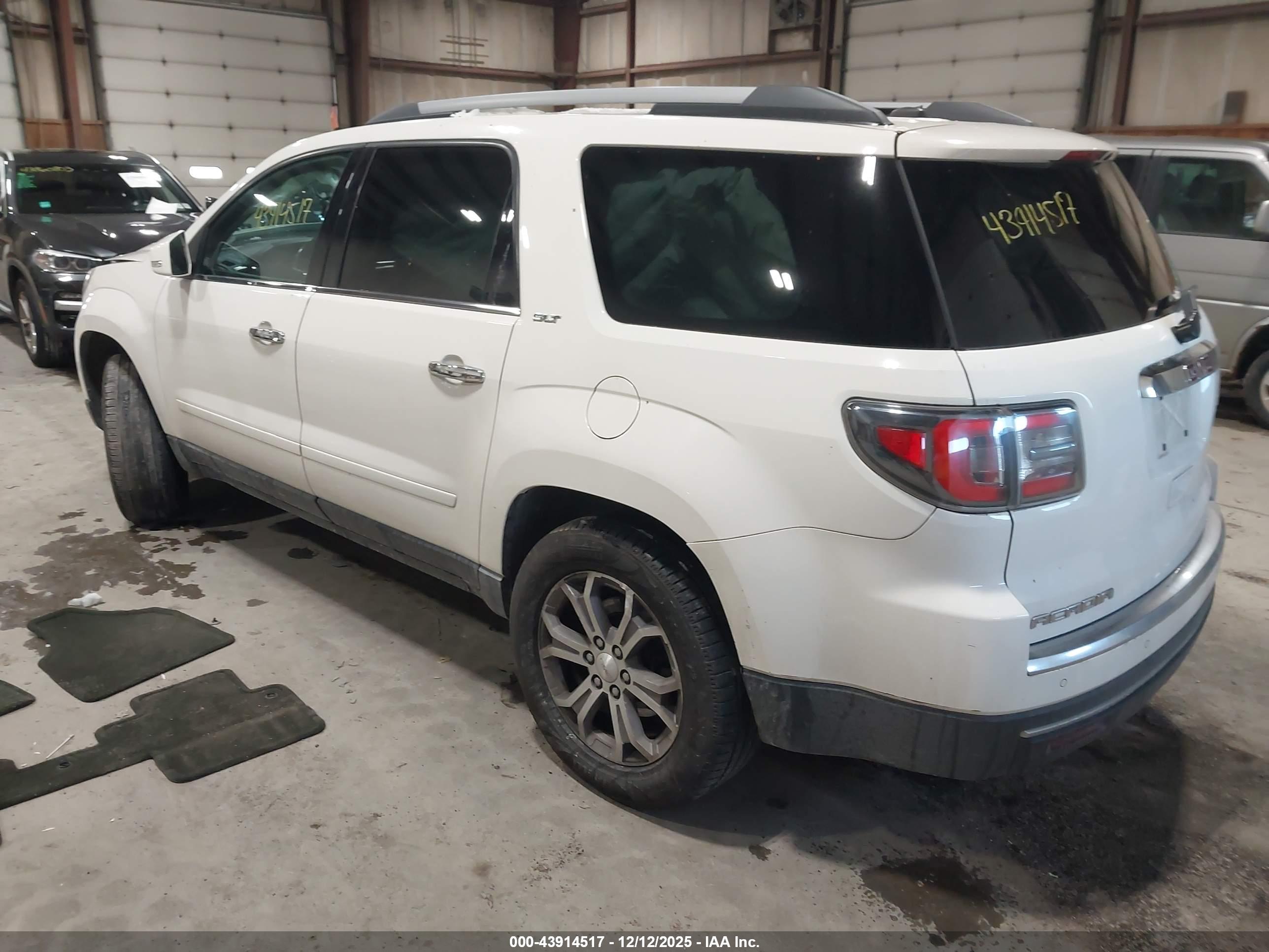 GMC ACADIA image 3