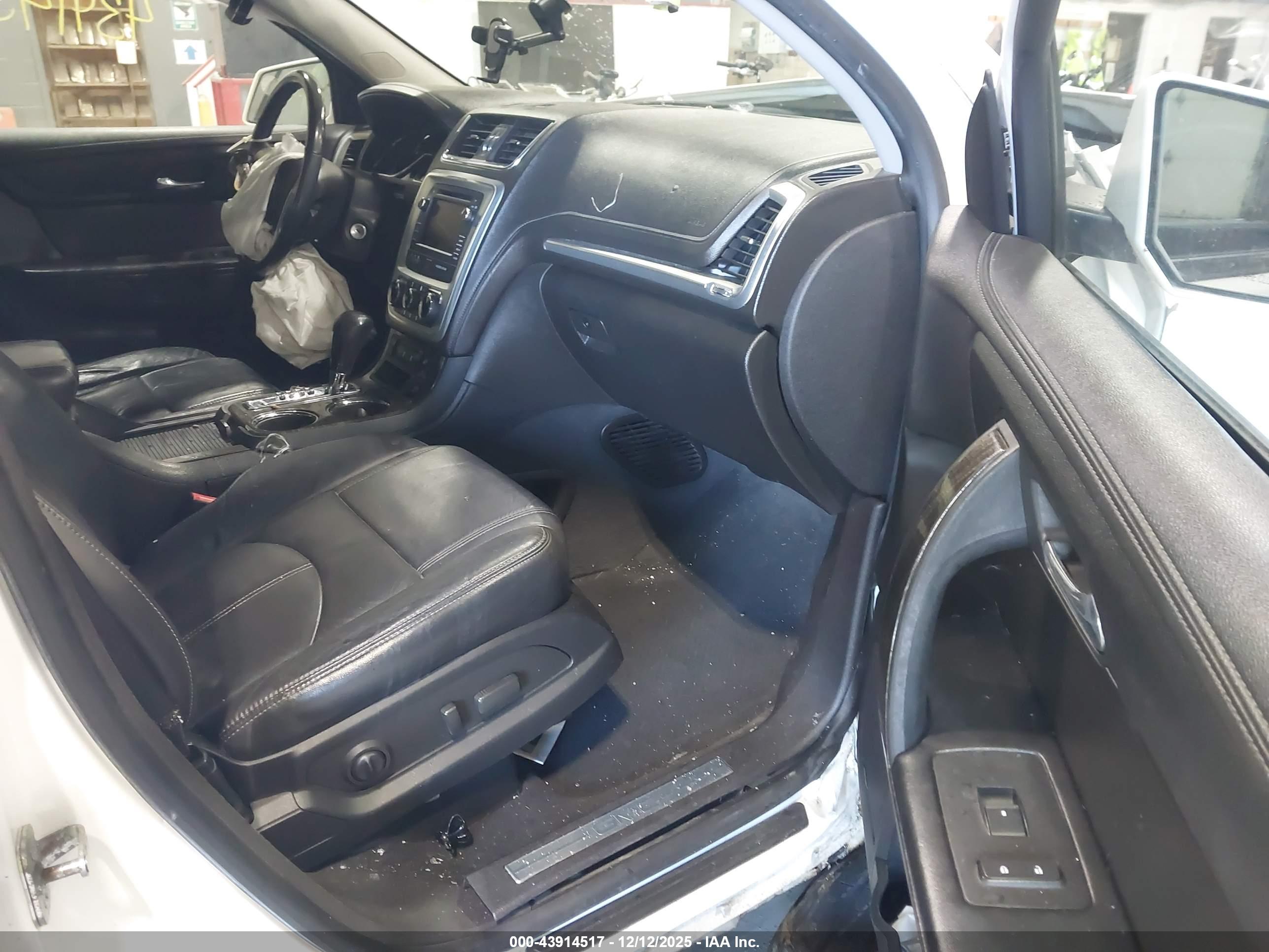 GMC ACADIA image 5