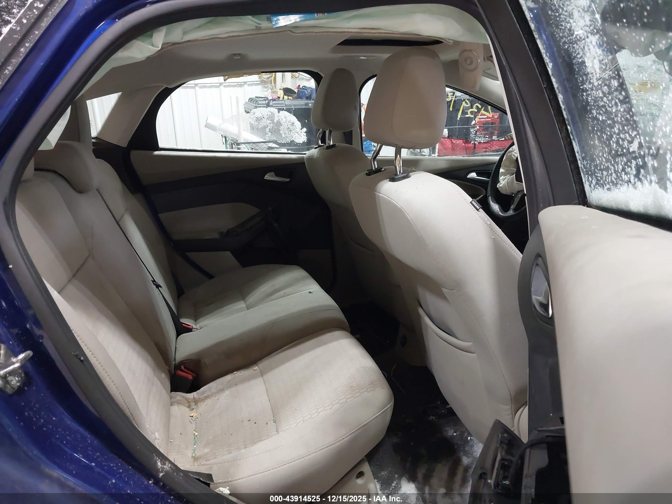 FORD FOCUS image 8