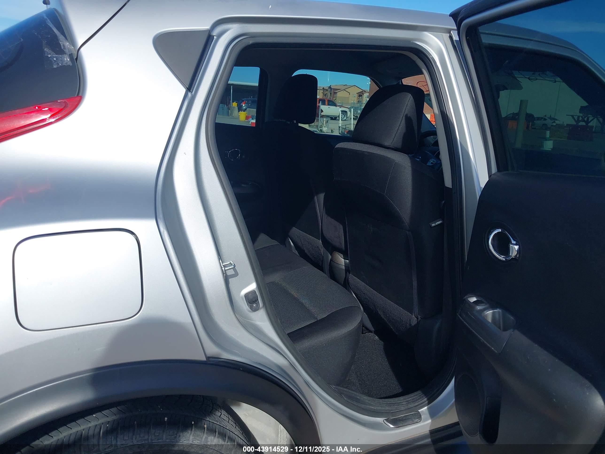 NISSAN JUKE image 8
