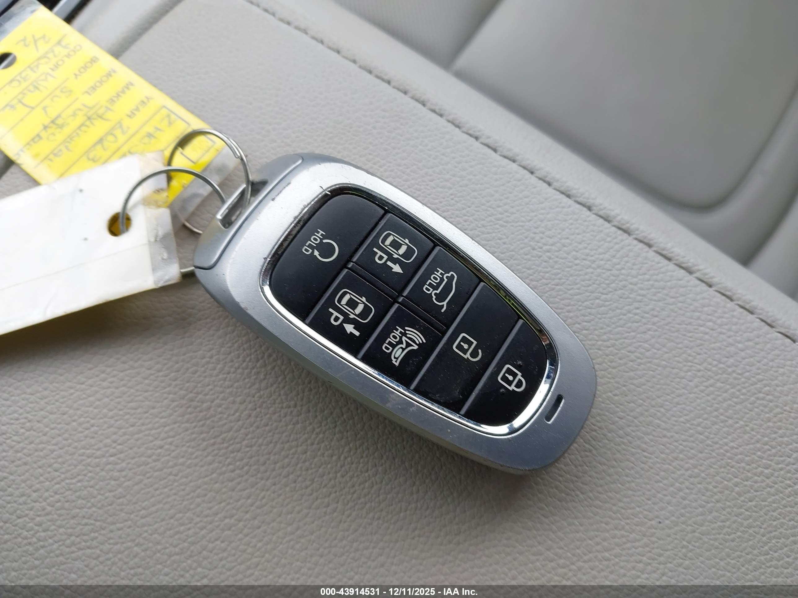 HYUNDAI TUCSON image 11