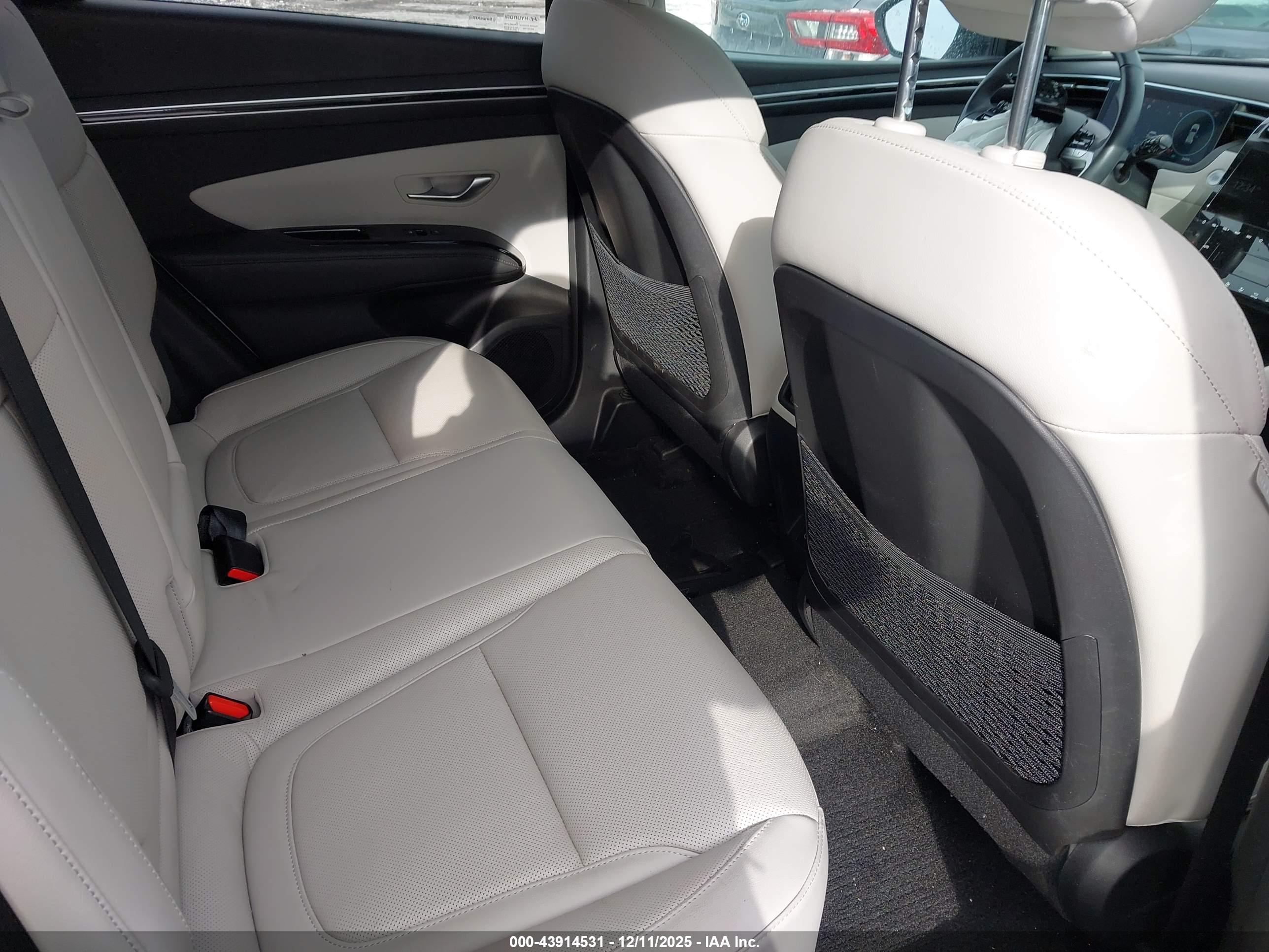 HYUNDAI TUCSON image 8