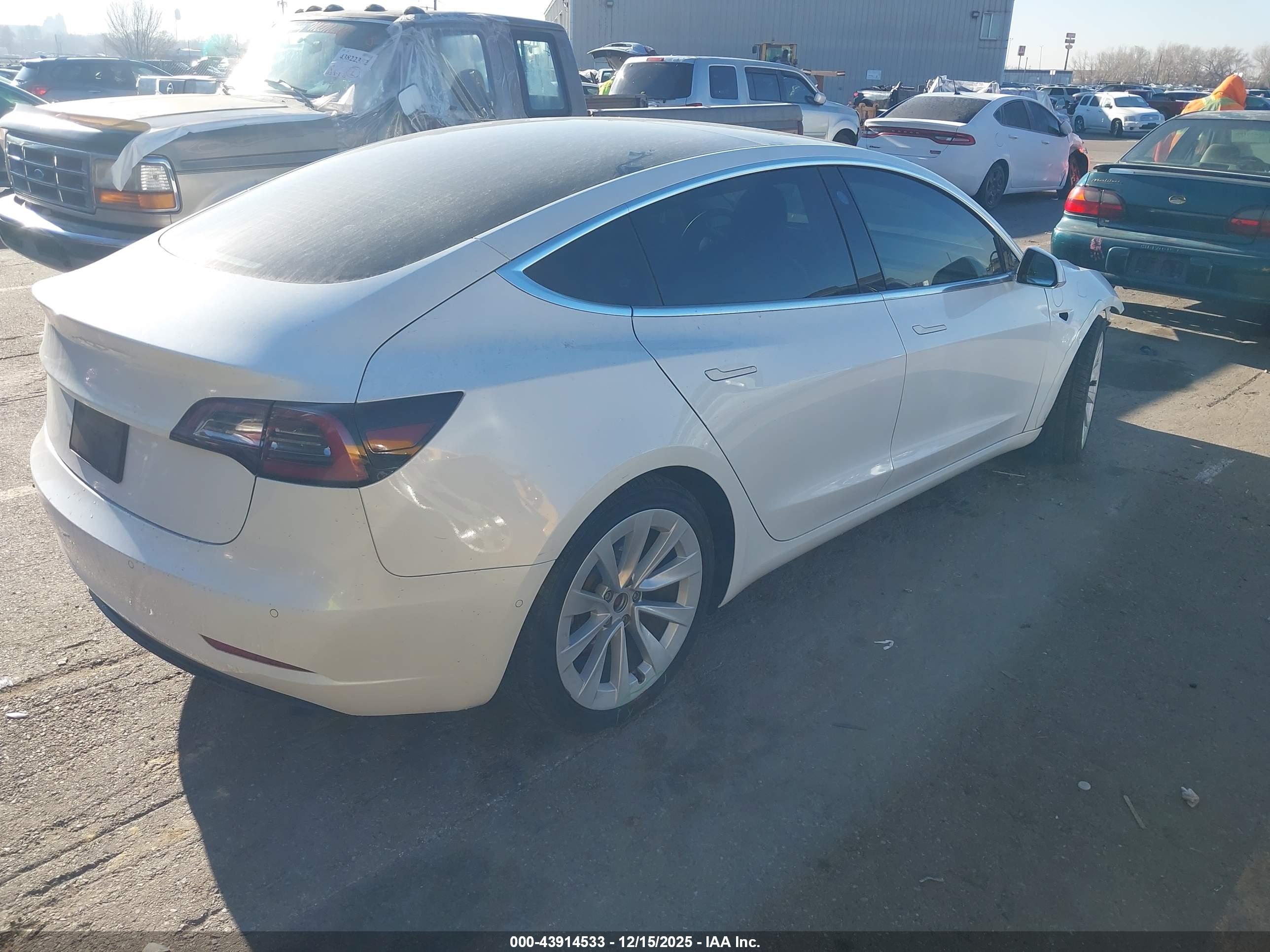 TESLA MODEL image 4
